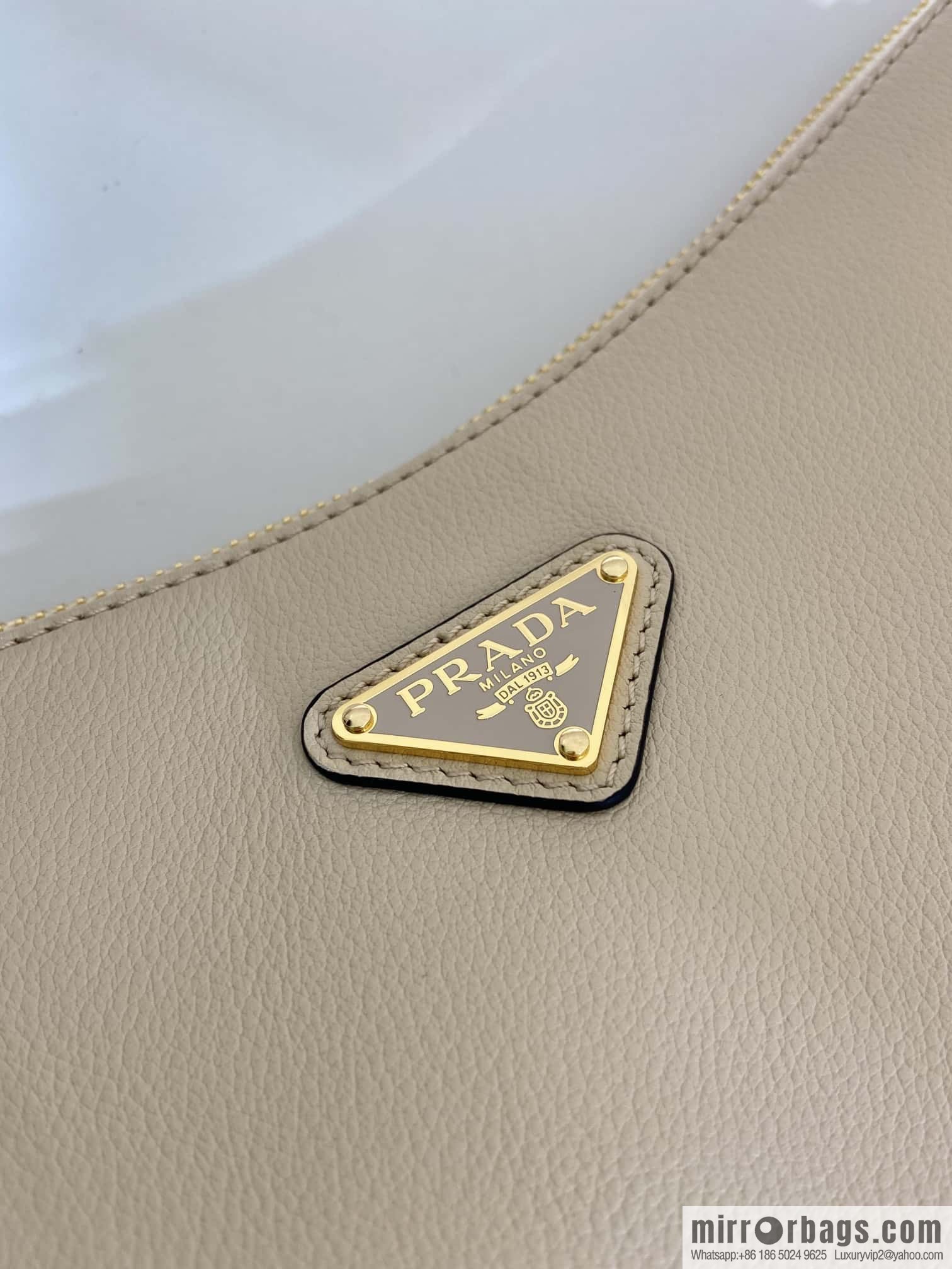 PRADA 🎉 new Aimee armpit bag 🎉 1BC228
