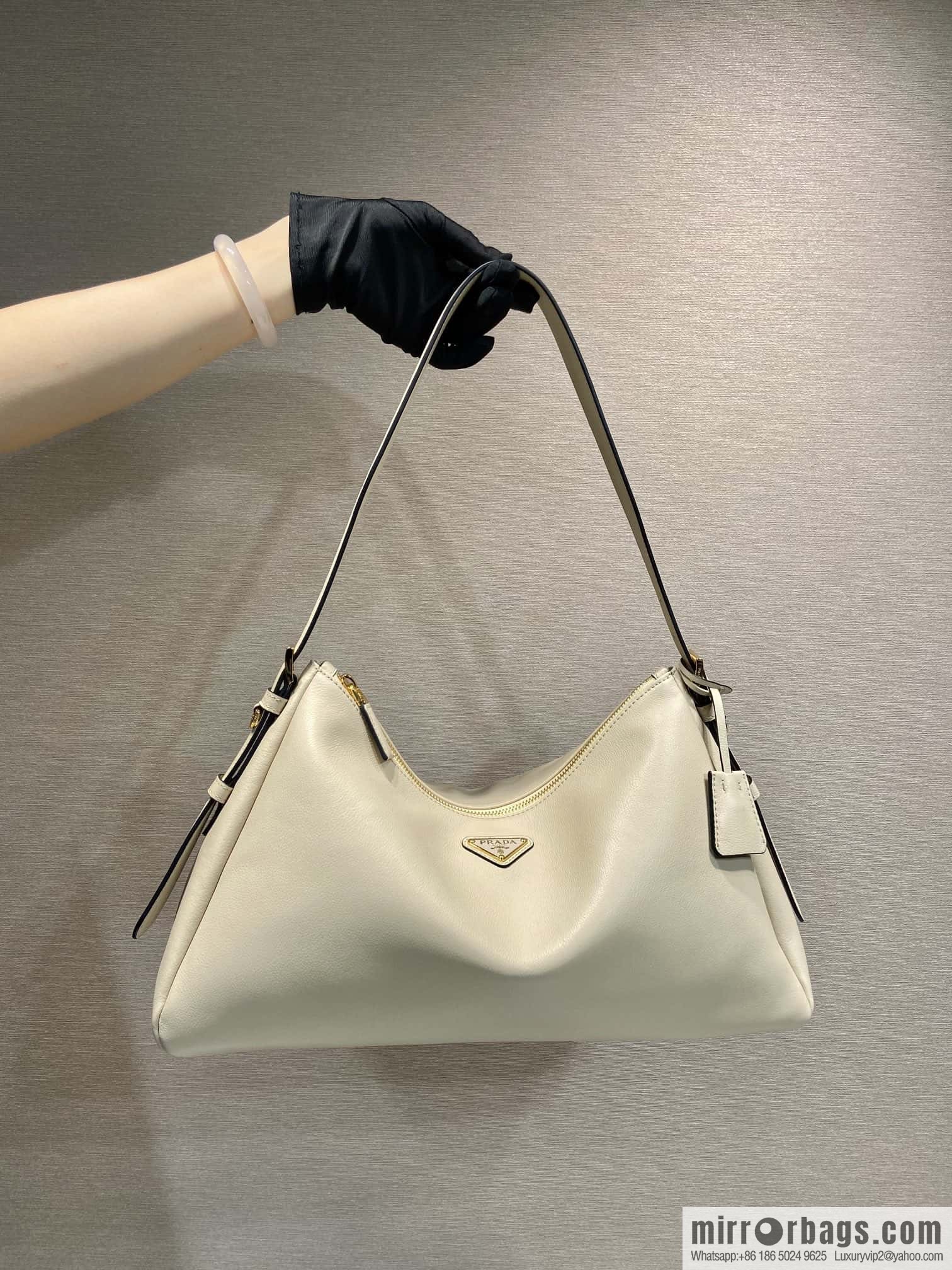 PRADA 🎉 new Aimee armpit bag 🎉 1BC228