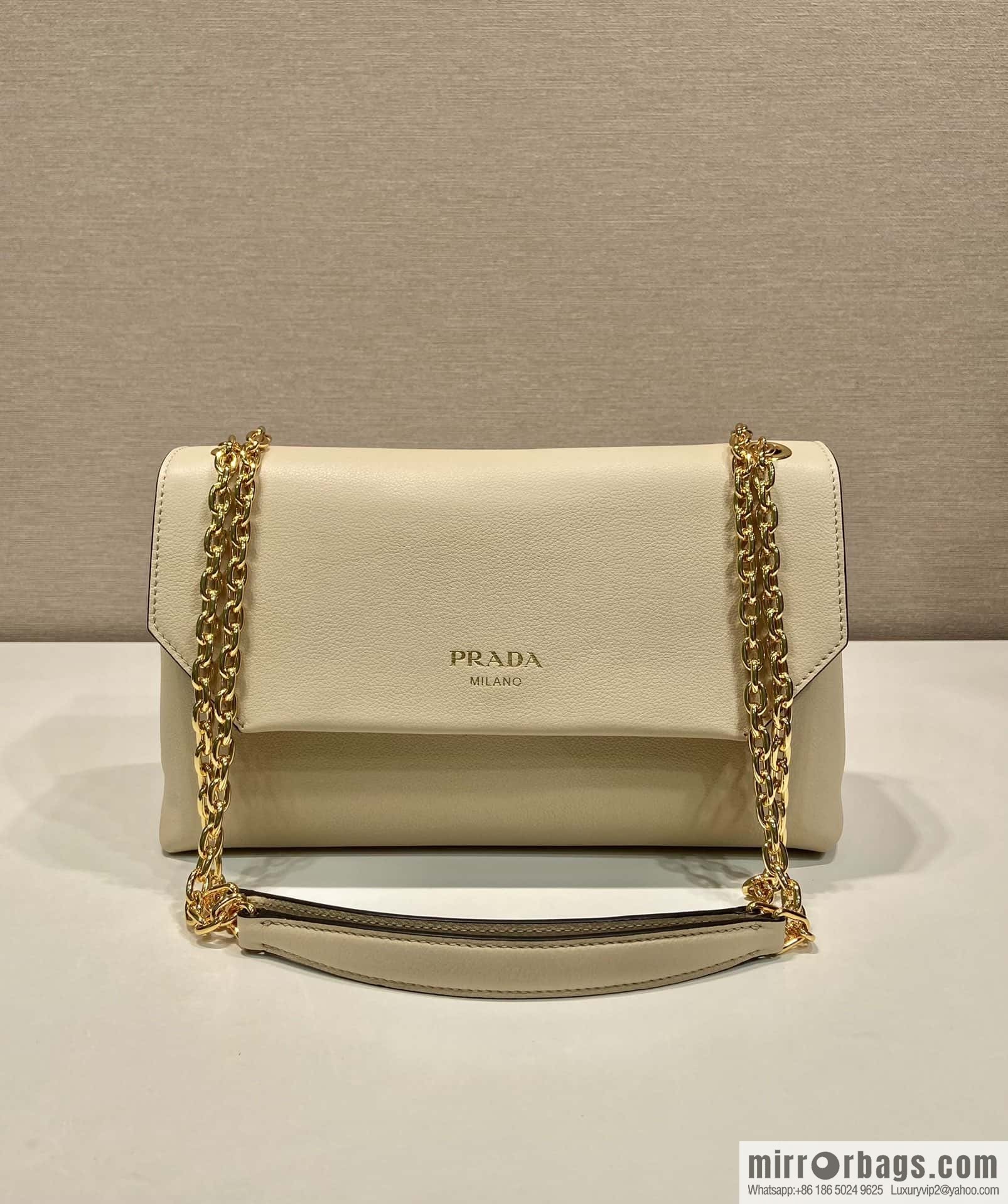PRADA 🎉 new small 🎉 1BD371 women