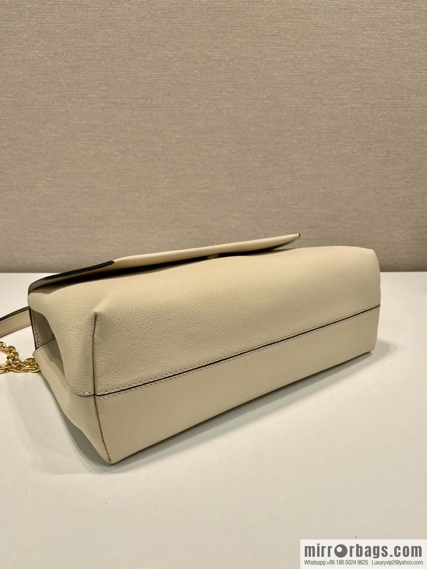 PRADA 🎉 new small 🎉 1BD371 women