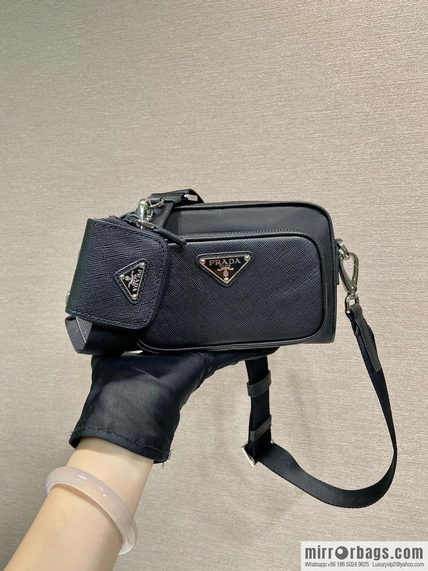 PRADA 🎉 new 🎉 2VH172/cross pattern