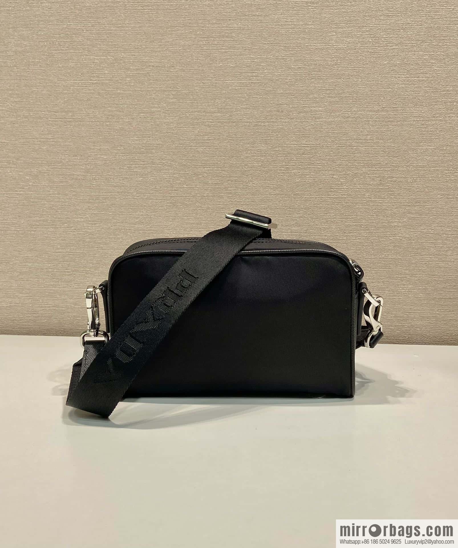PRADA 🎉 new 🎉 2VH172/cross pattern
