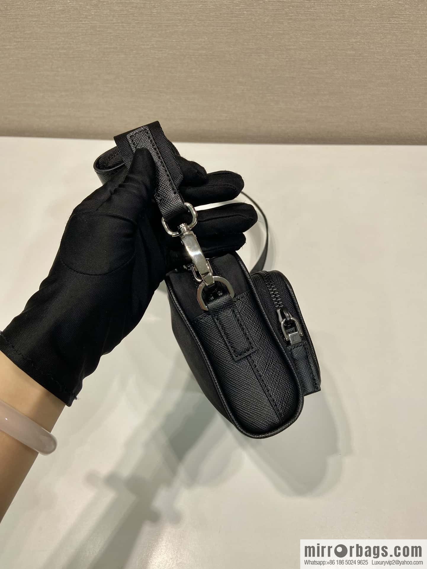 PRADA 🎉 new 🎉 2VH172/cross pattern