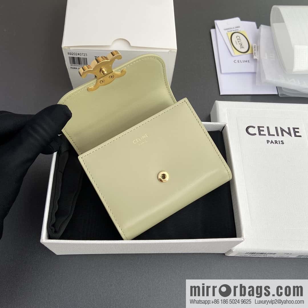 CELINE TRIOMPHE shiny cow leather wallet 10D782CQH.04LU783