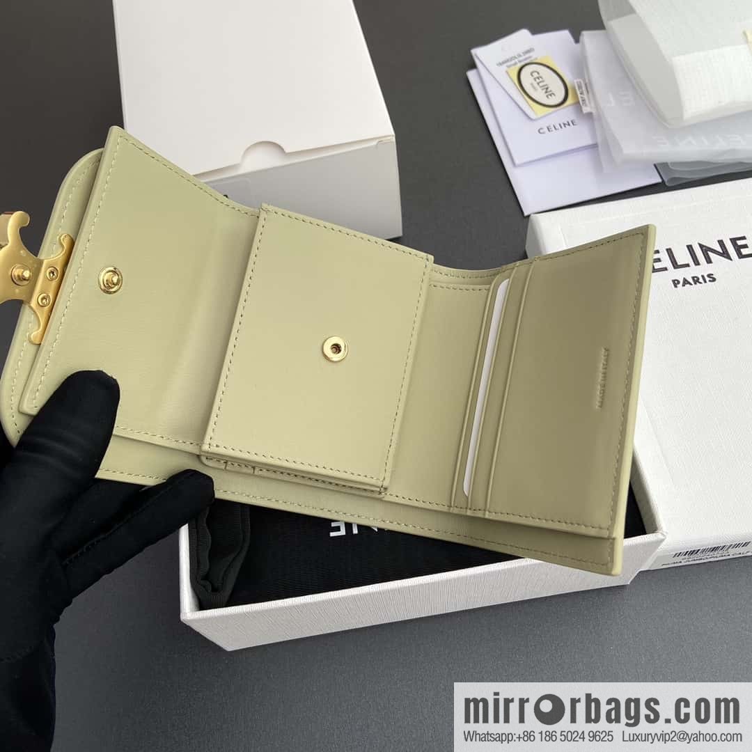 CELINE TRIOMPHE shiny cow leather wallet 10D782CQH.04LU783