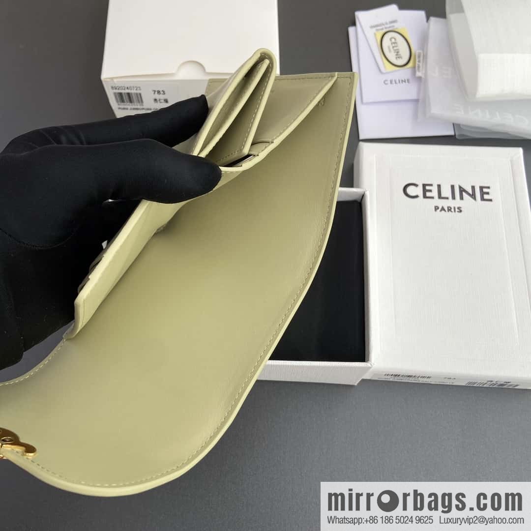 CELINE TRIOMPHE shiny cow leather wallet 10D782CQH.04LU783