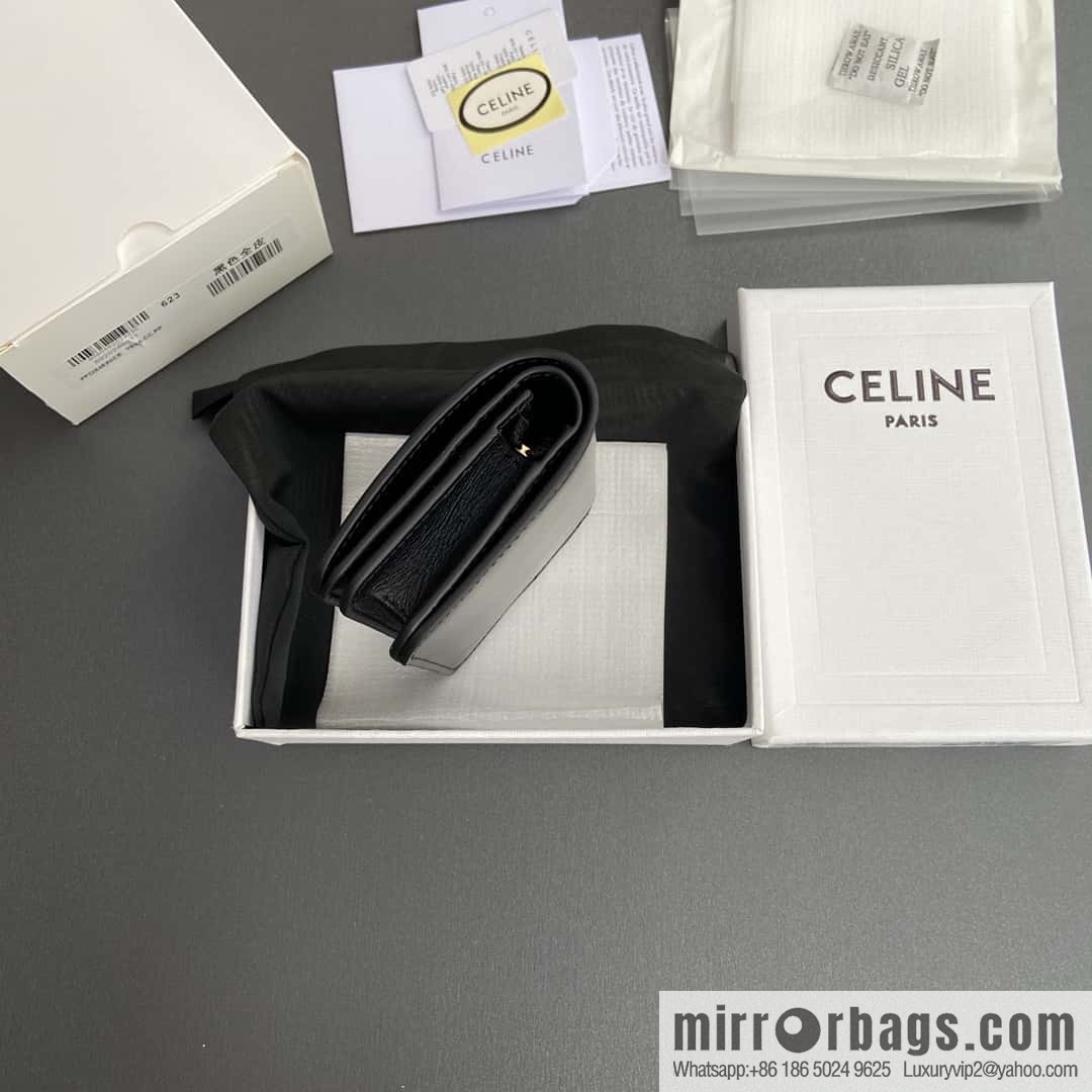 CELINE TRIOMPHE shiny cow leather short wallet 10K623DPV.38NO 622