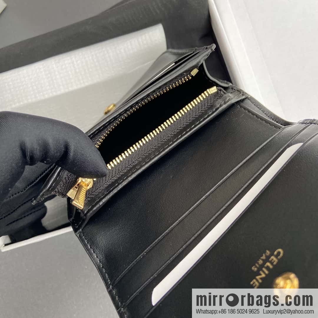CELINE TRIOMPHE shiny cow leather short wallet 10K623DPV.38NO 622