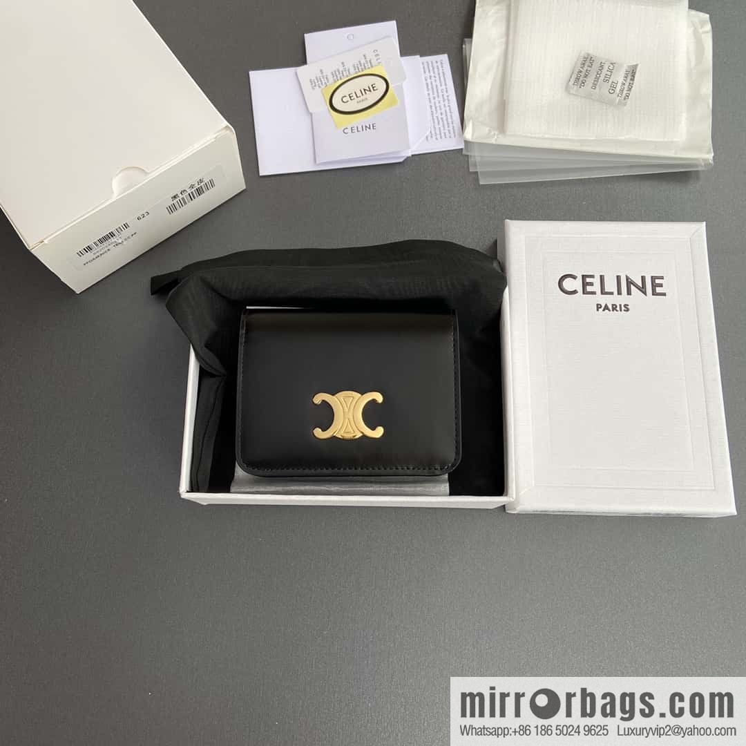 CELINE TRIOMPHE shiny cow leather short wallet 10K623DPV.38NO 622
