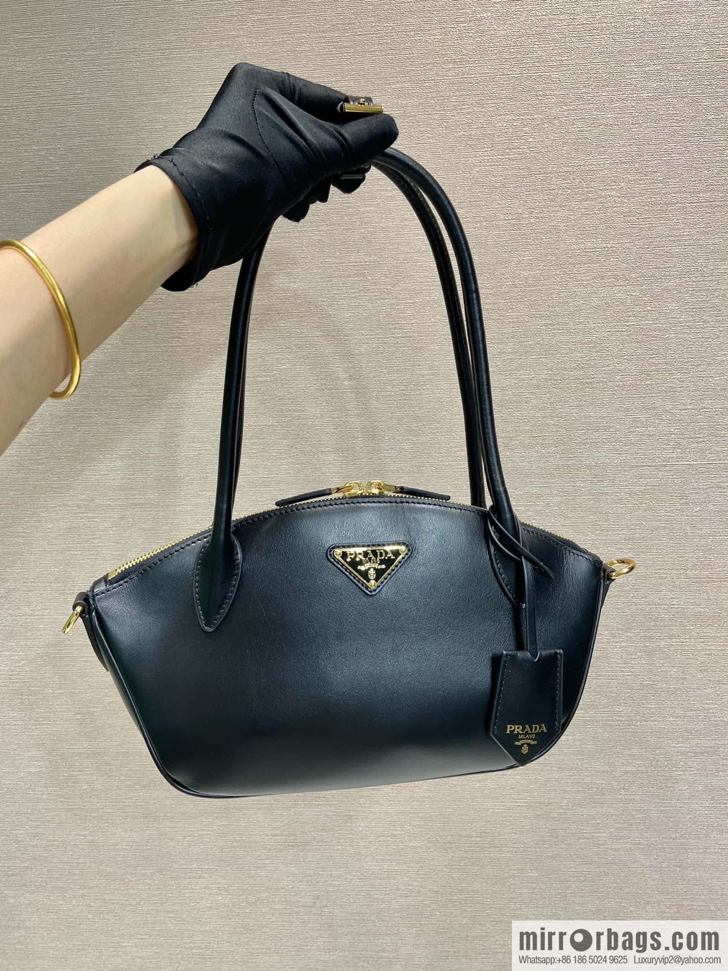 PRADA 🎉 new 🎉 1BA427 tote bag, black