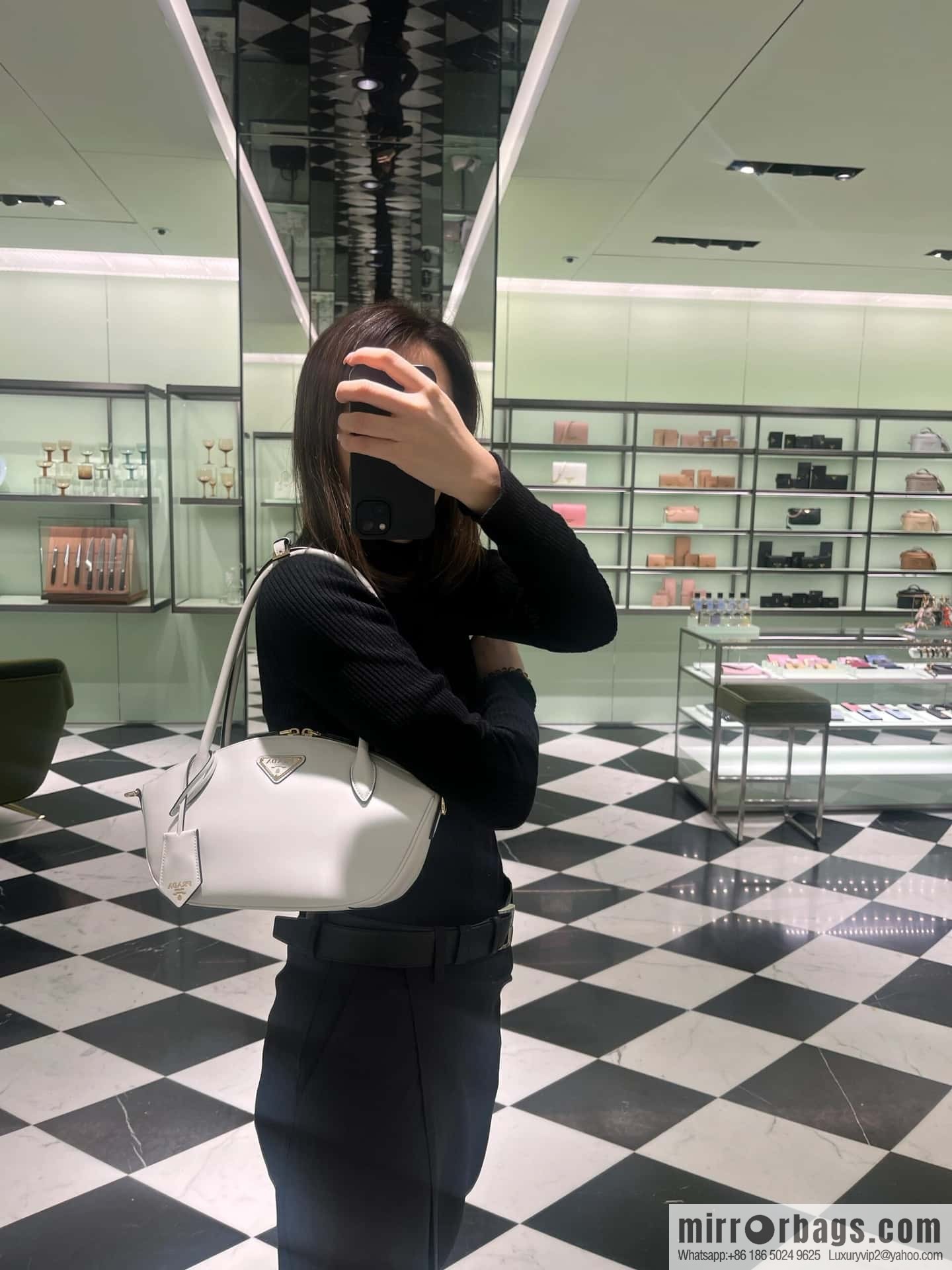 PRADA 🎉 new 🎉 1BA427 tote bag, white