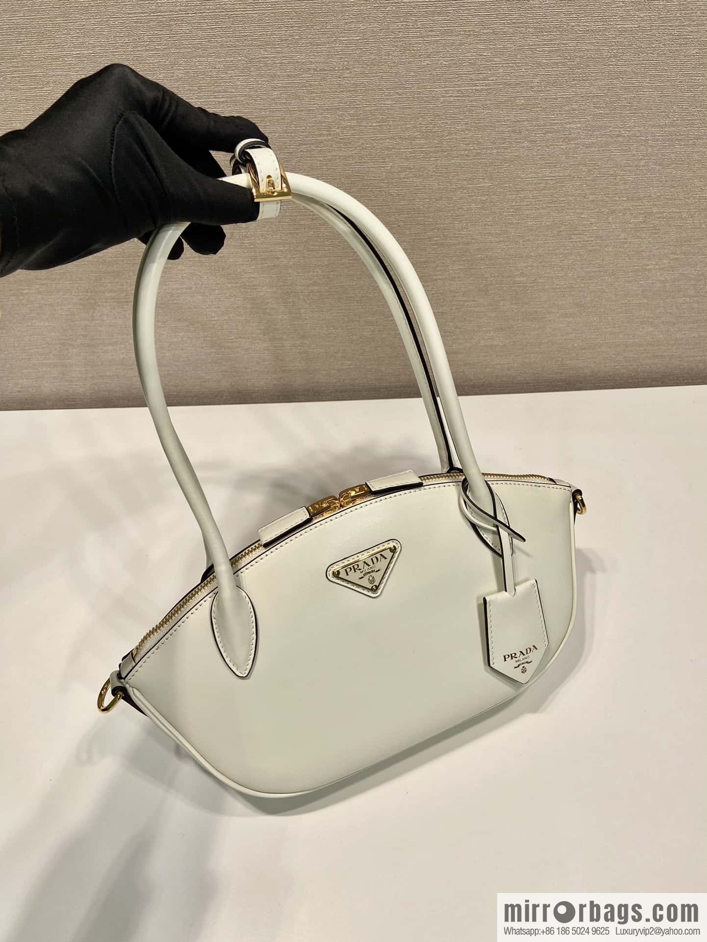 PRADA 🎉 new 🎉 1BA427 tote bag, white