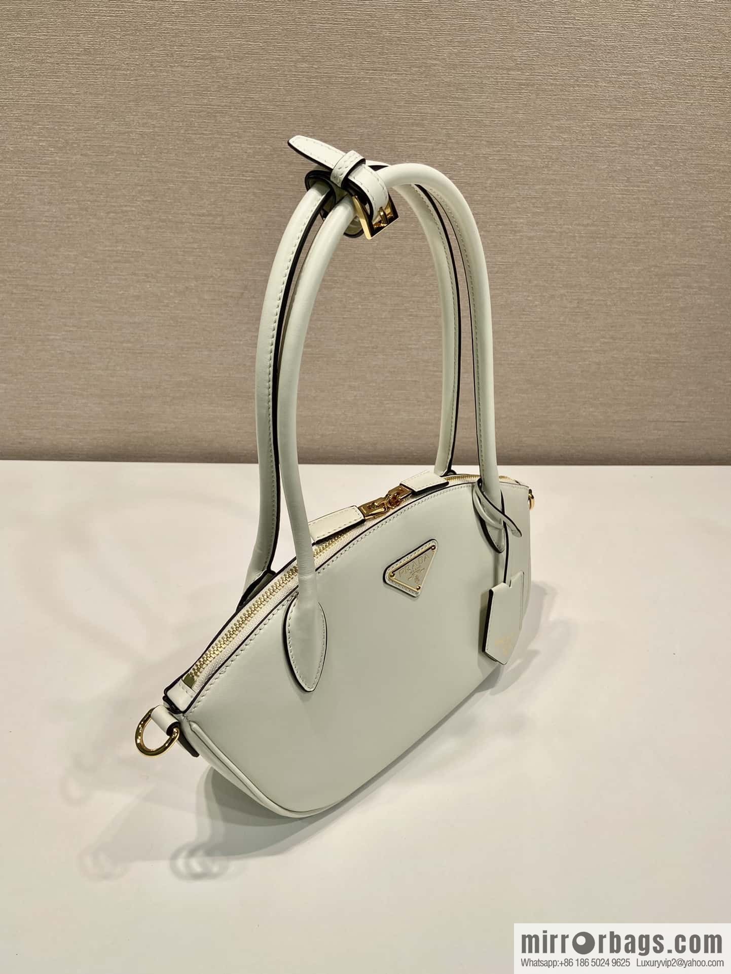 PRADA 🎉 new 🎉 1BA427 tote bag, white