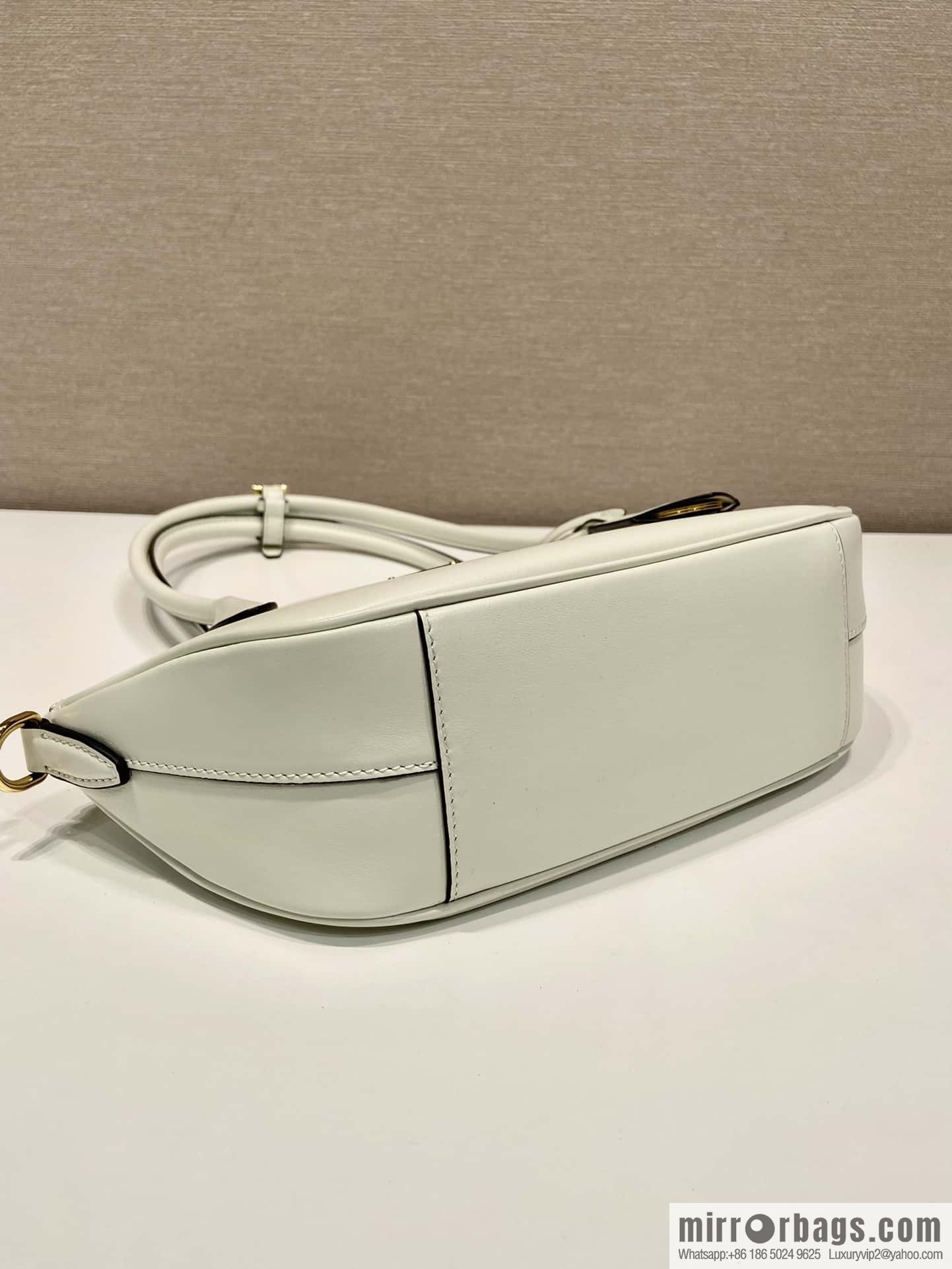 PRADA 🎉 new 🎉 1BA427 tote bag, white