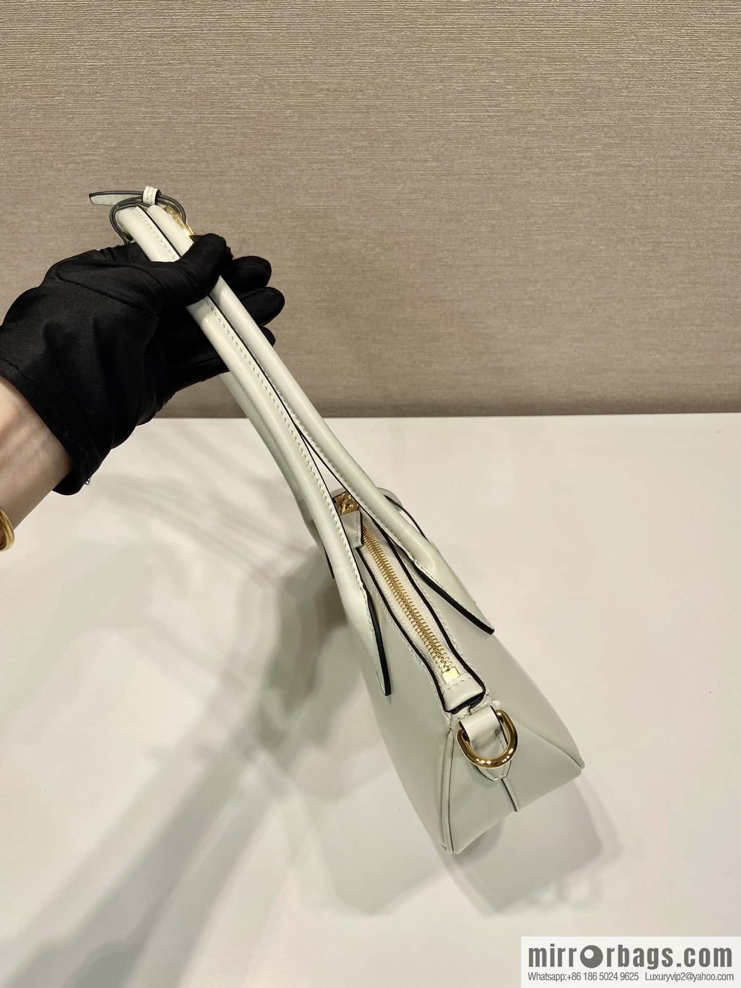 PRADA 🎉 new 🎉 1BA427 tote bag, white