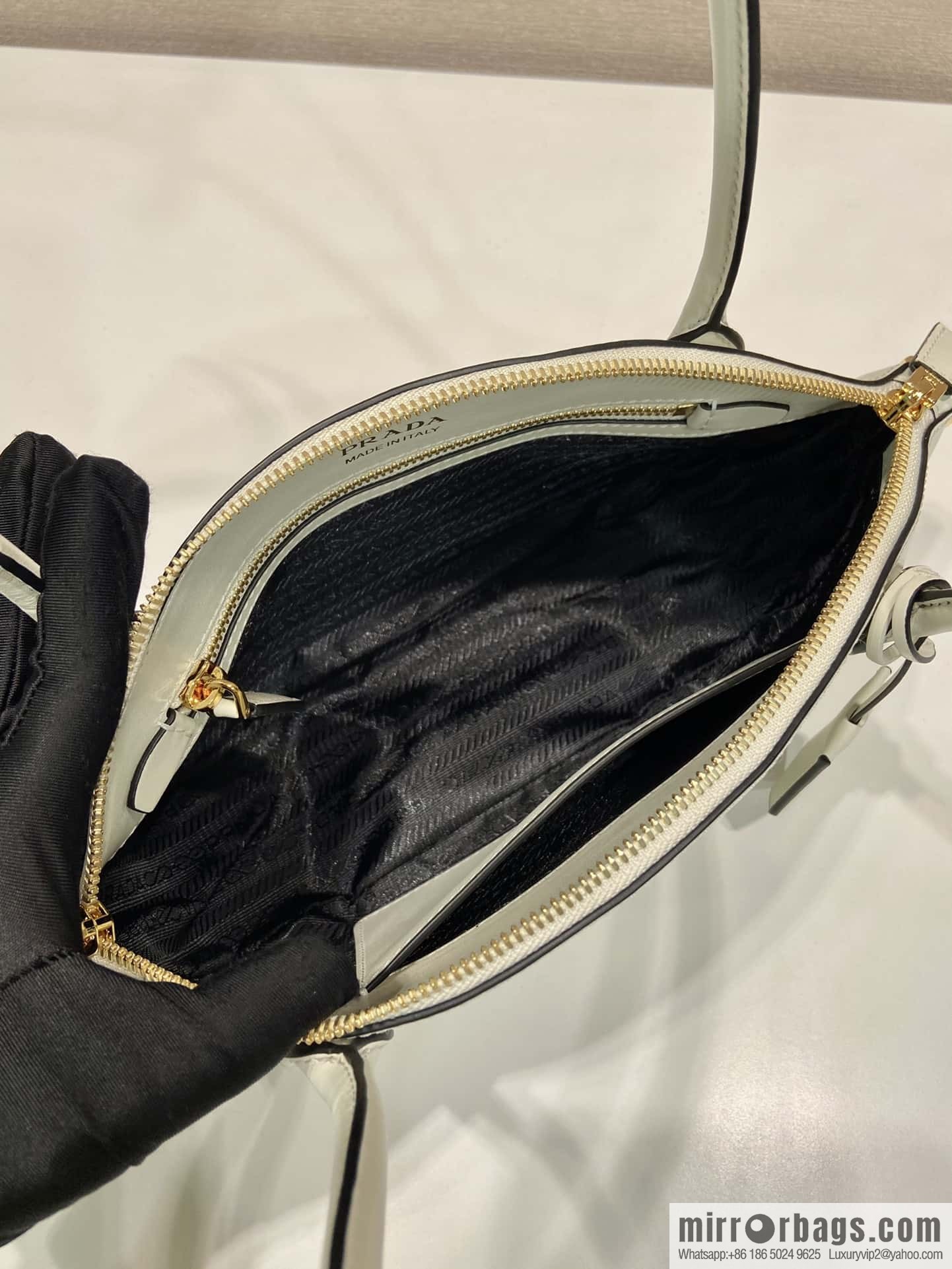 PRADA 🎉 new 🎉 1BA427 tote bag, white