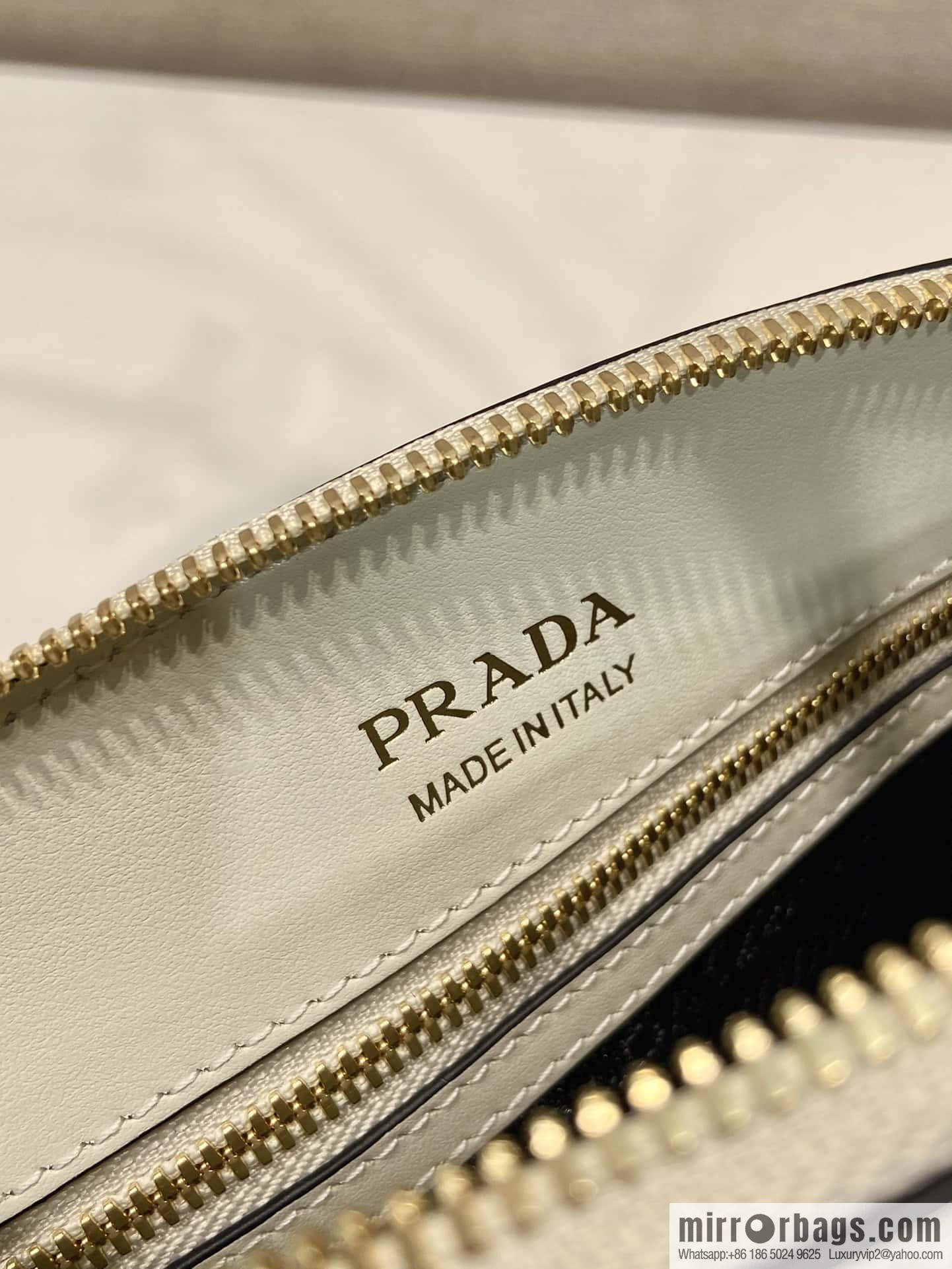 PRADA 🎉 new 🎉 1BA427 tote bag, white