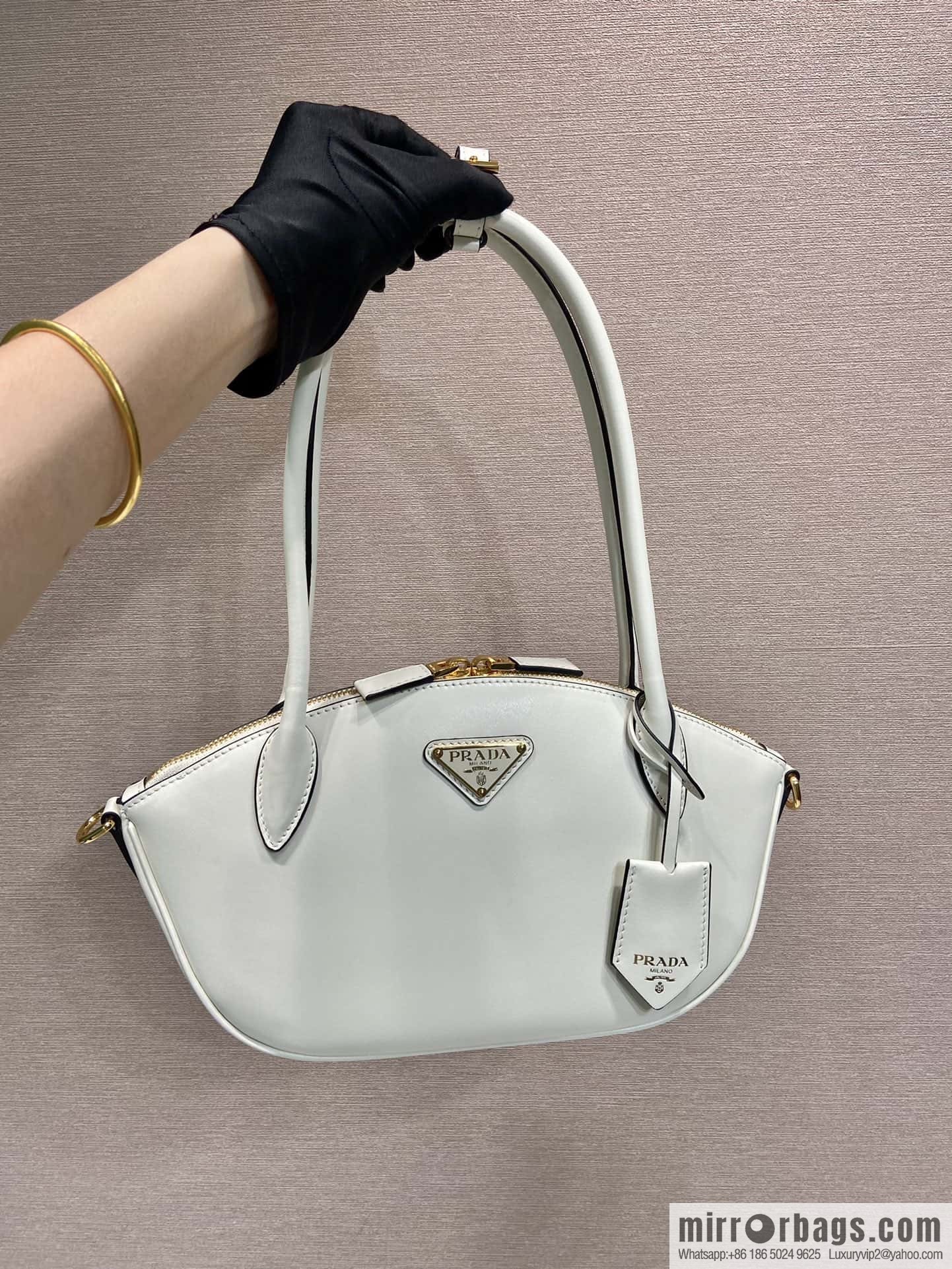 PRADA 🎉 new 🎉 1BA427 tote bag, white