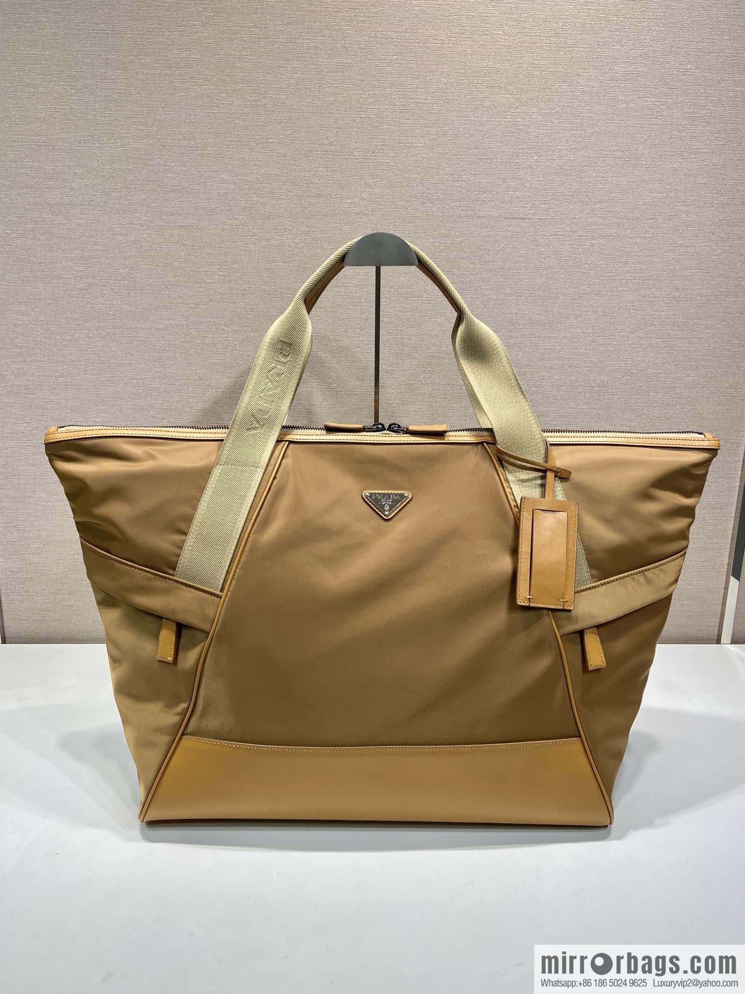 PRADA 🎉 new travel bag 🎉 2VC040