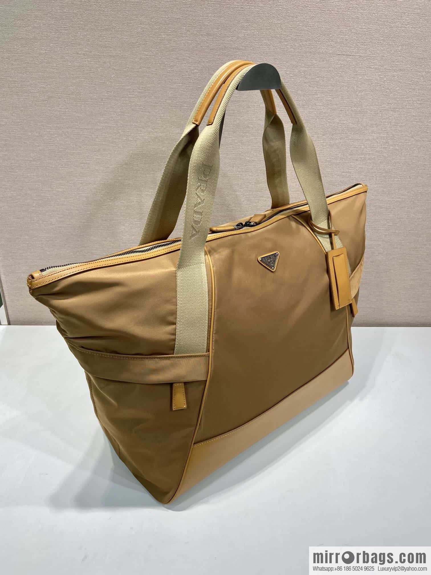 PRADA 🎉 new travel bag 🎉 2VC040