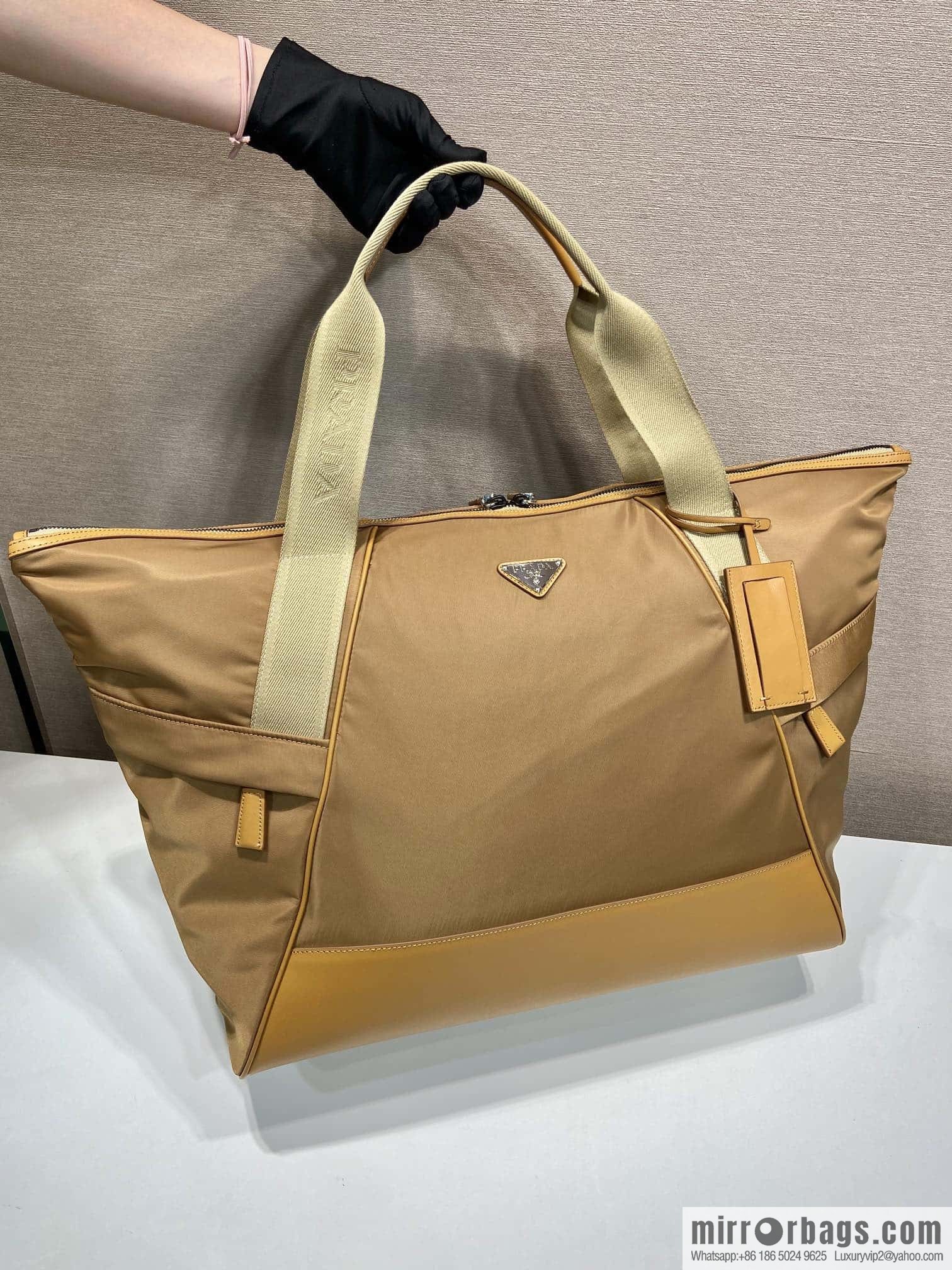 PRADA 🎉 new travel bag 🎉 2VC040