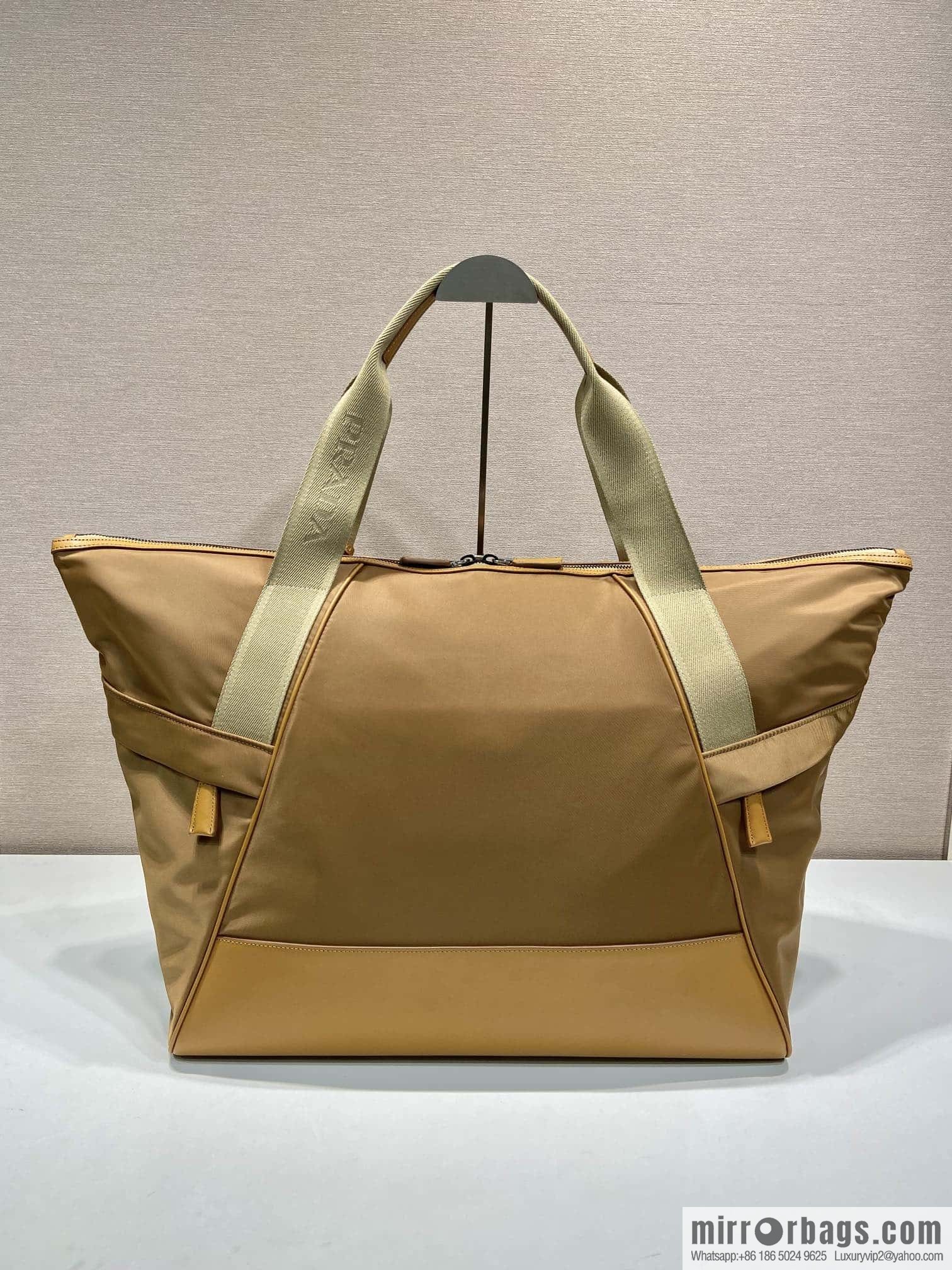 PRADA 🎉 new travel bag 🎉 2VC040