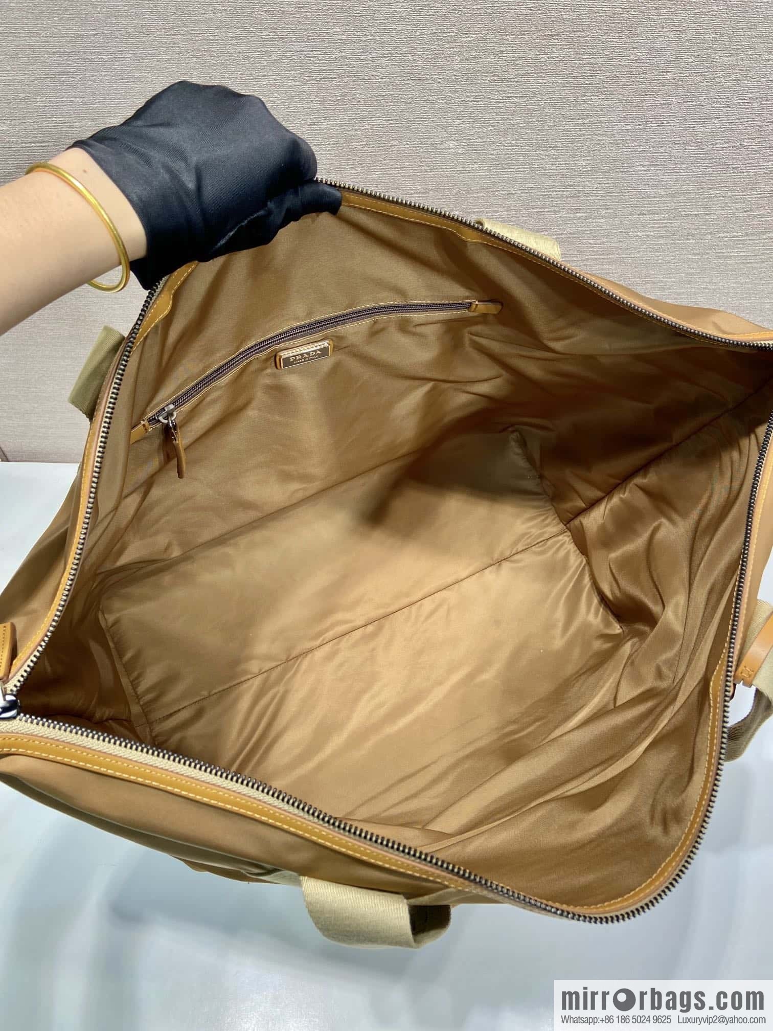 PRADA 🎉 new travel bag 🎉 2VC040