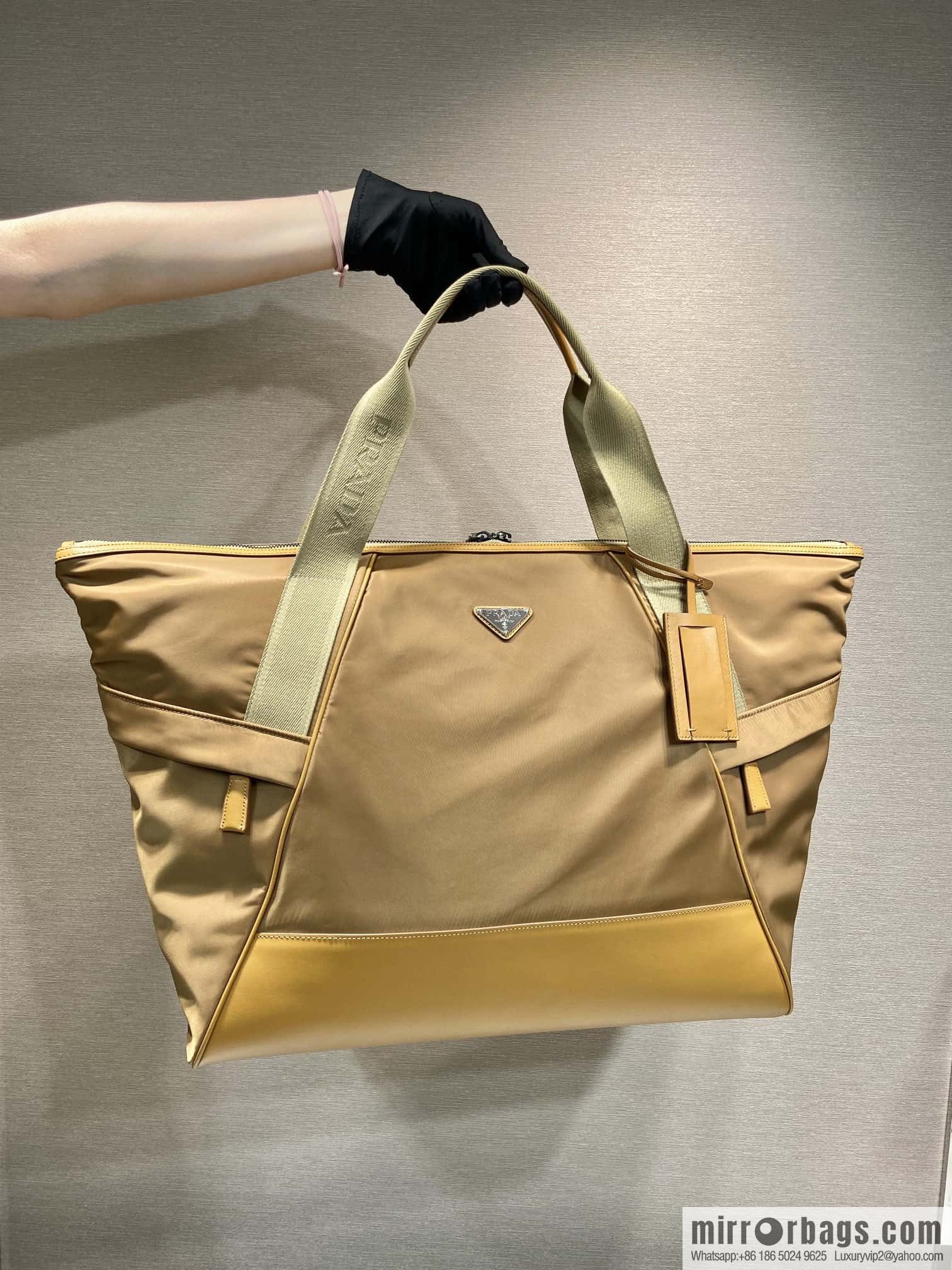 PRADA 🎉 new travel bag 🎉 2VC040