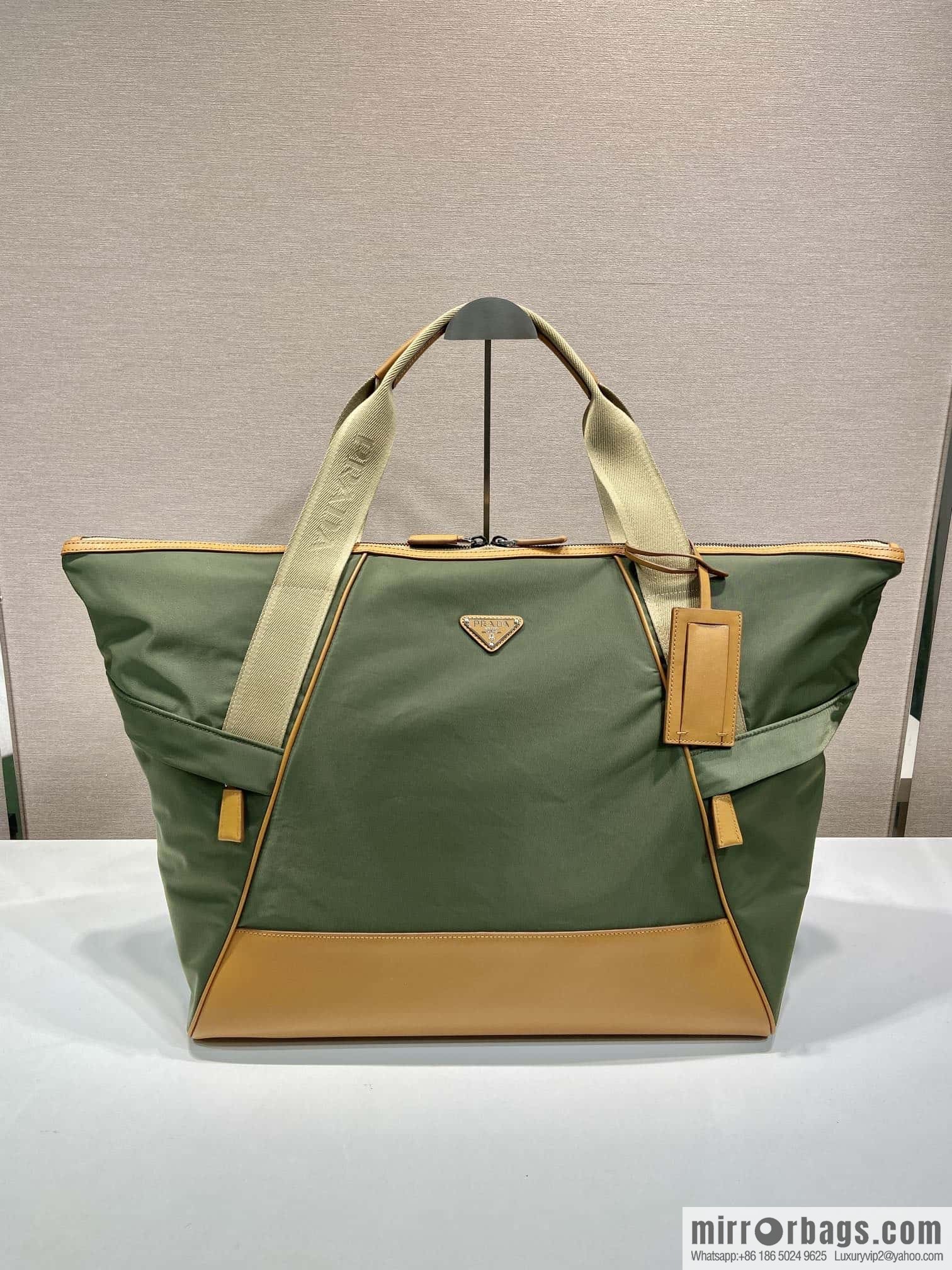 PRADA 🎉 new travel bag 🎉 2VC040