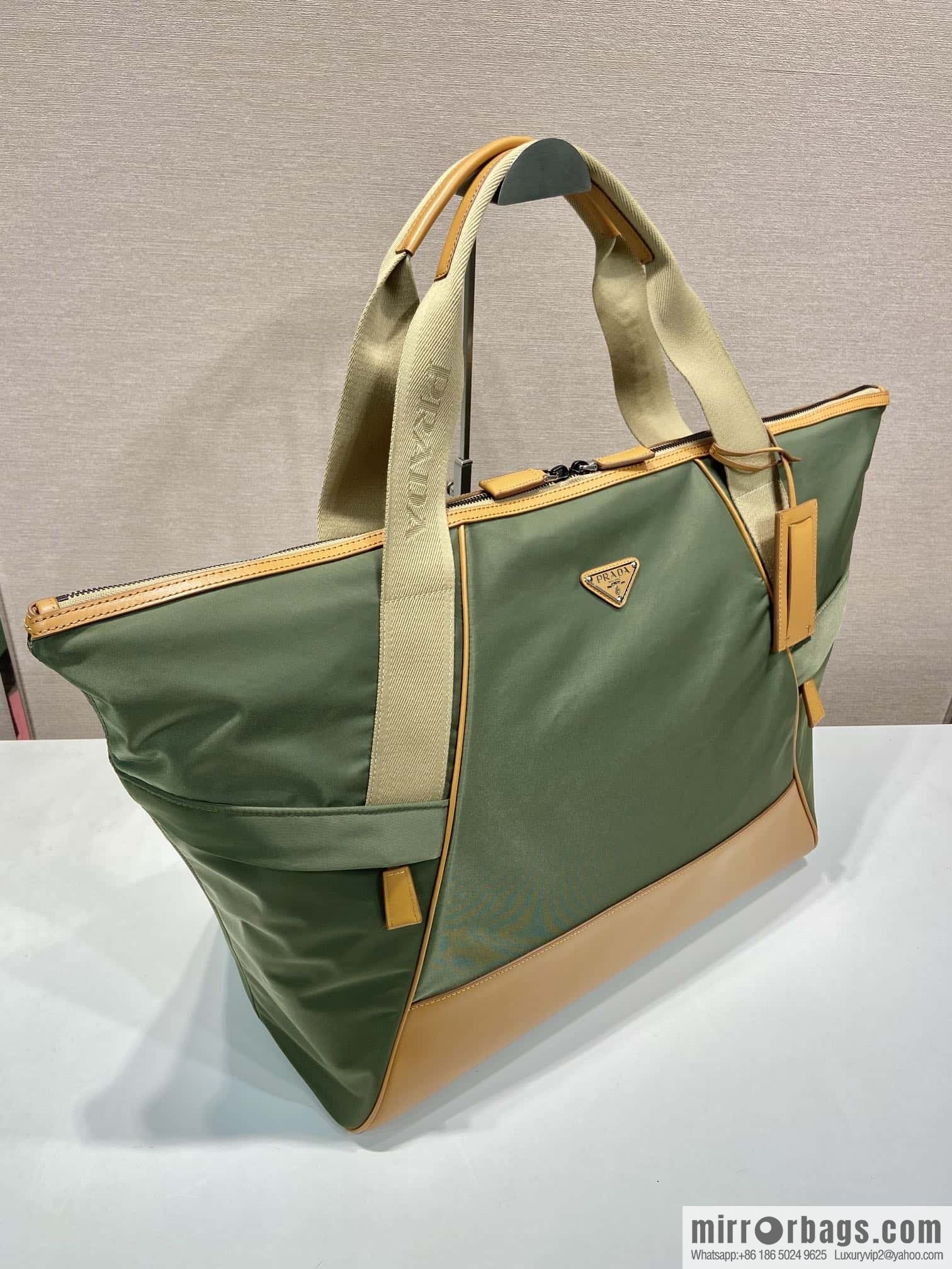 PRADA 🎉 new travel bag 🎉 2VC040