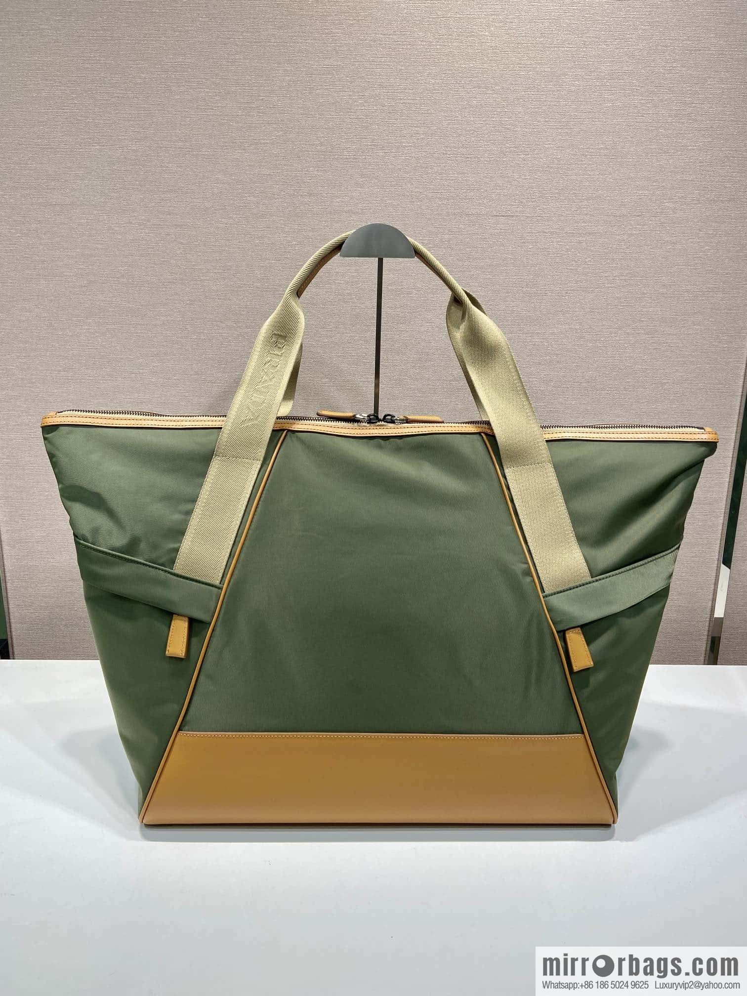 PRADA 🎉 new travel bag 🎉 2VC040
