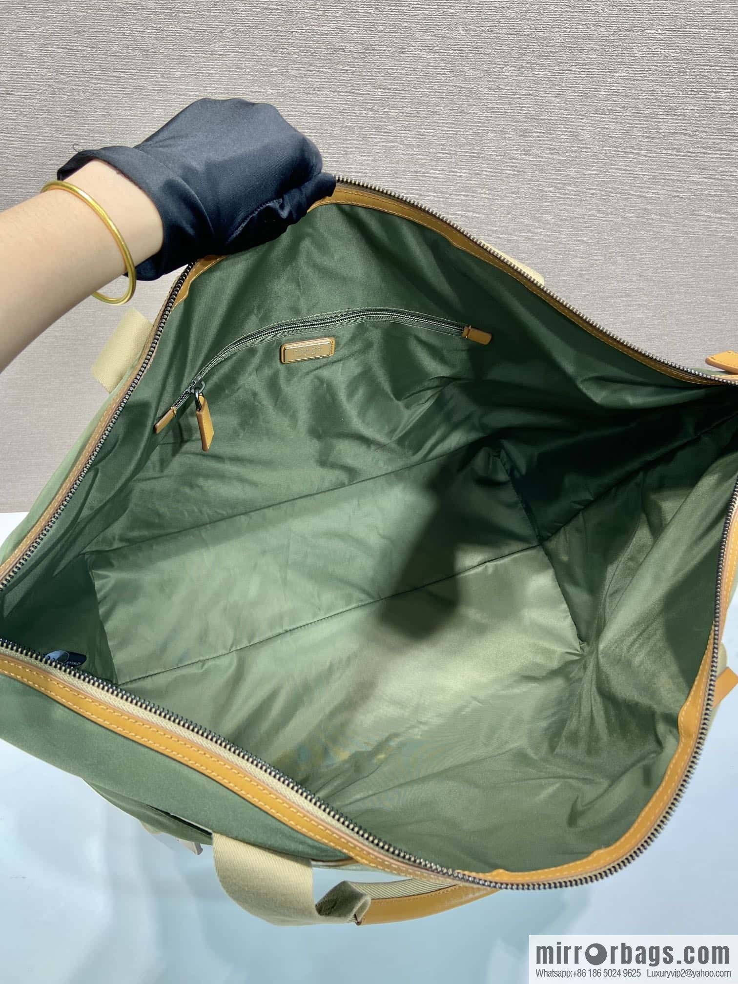 PRADA 🎉 new travel bag 🎉 2VC040