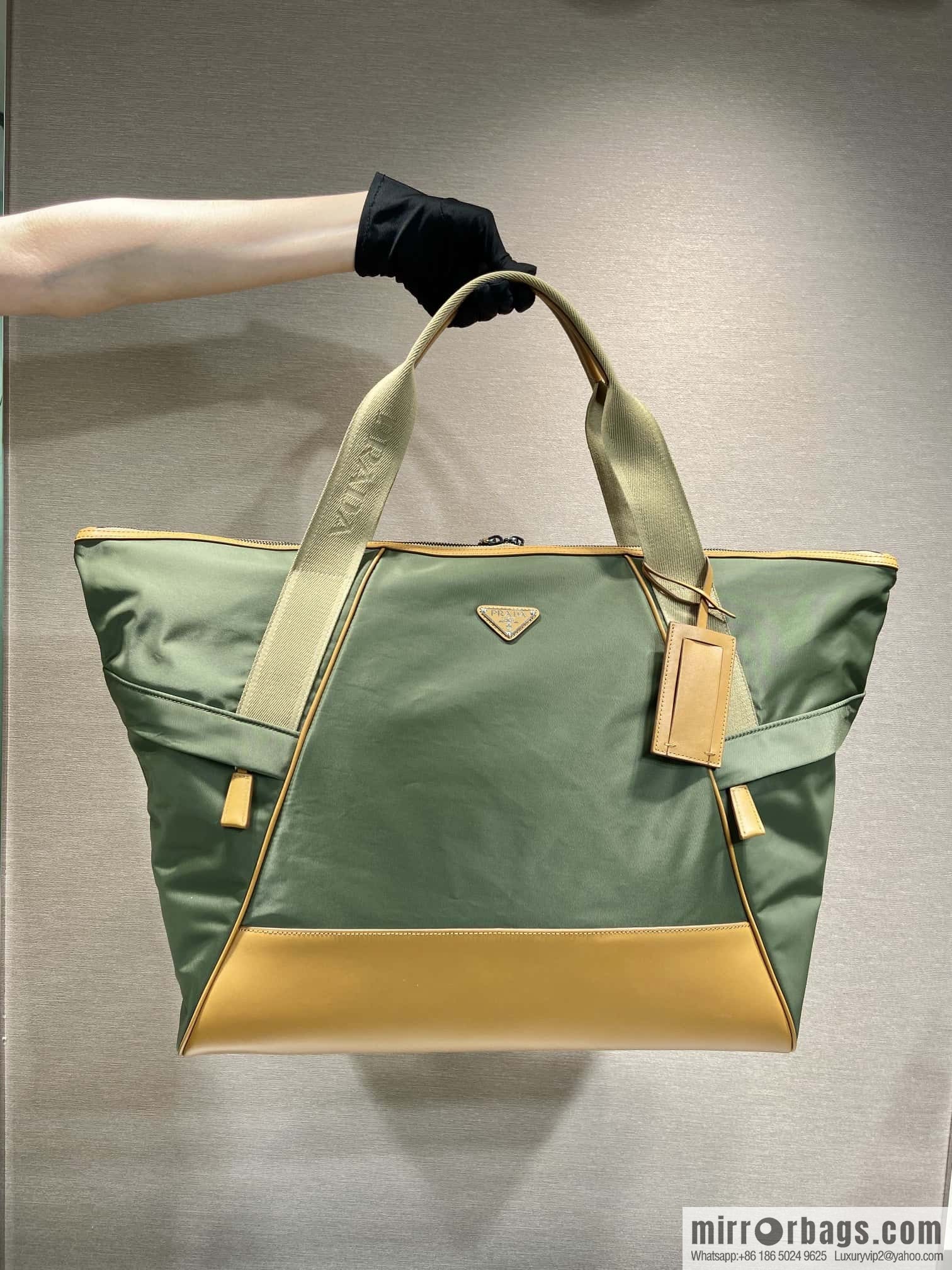 PRADA 🎉 new travel bag 🎉 2VC040