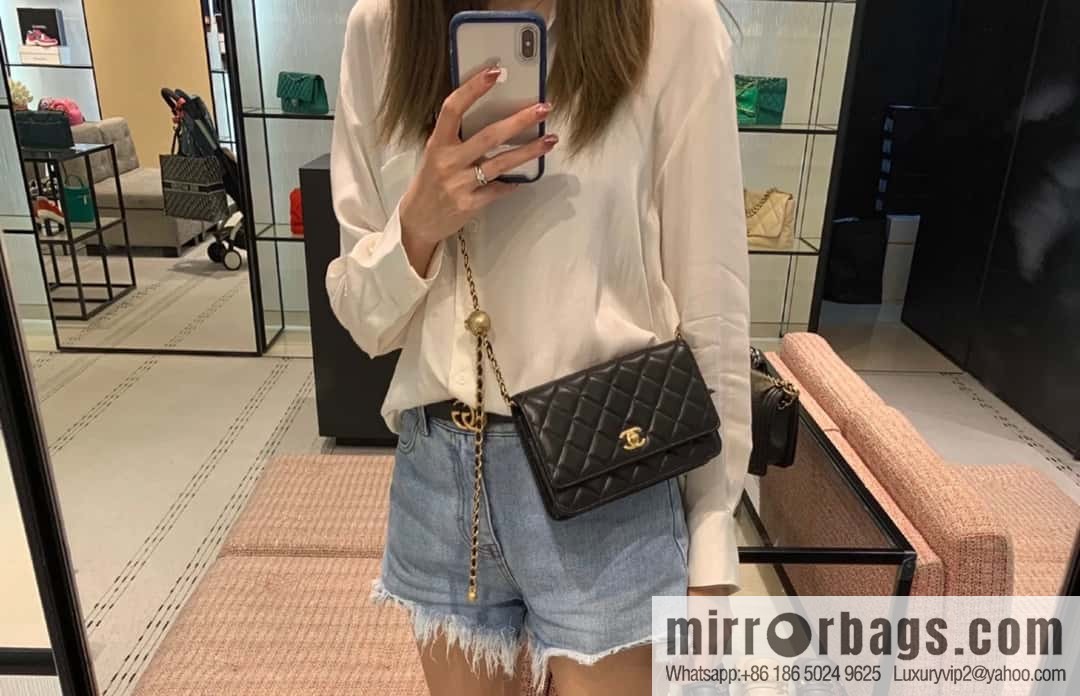 CHANEL π
Metal Ball Black AP1450