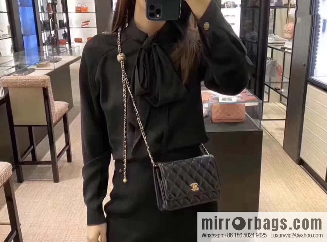 CHANEL π
Metal Ball Black AP1450