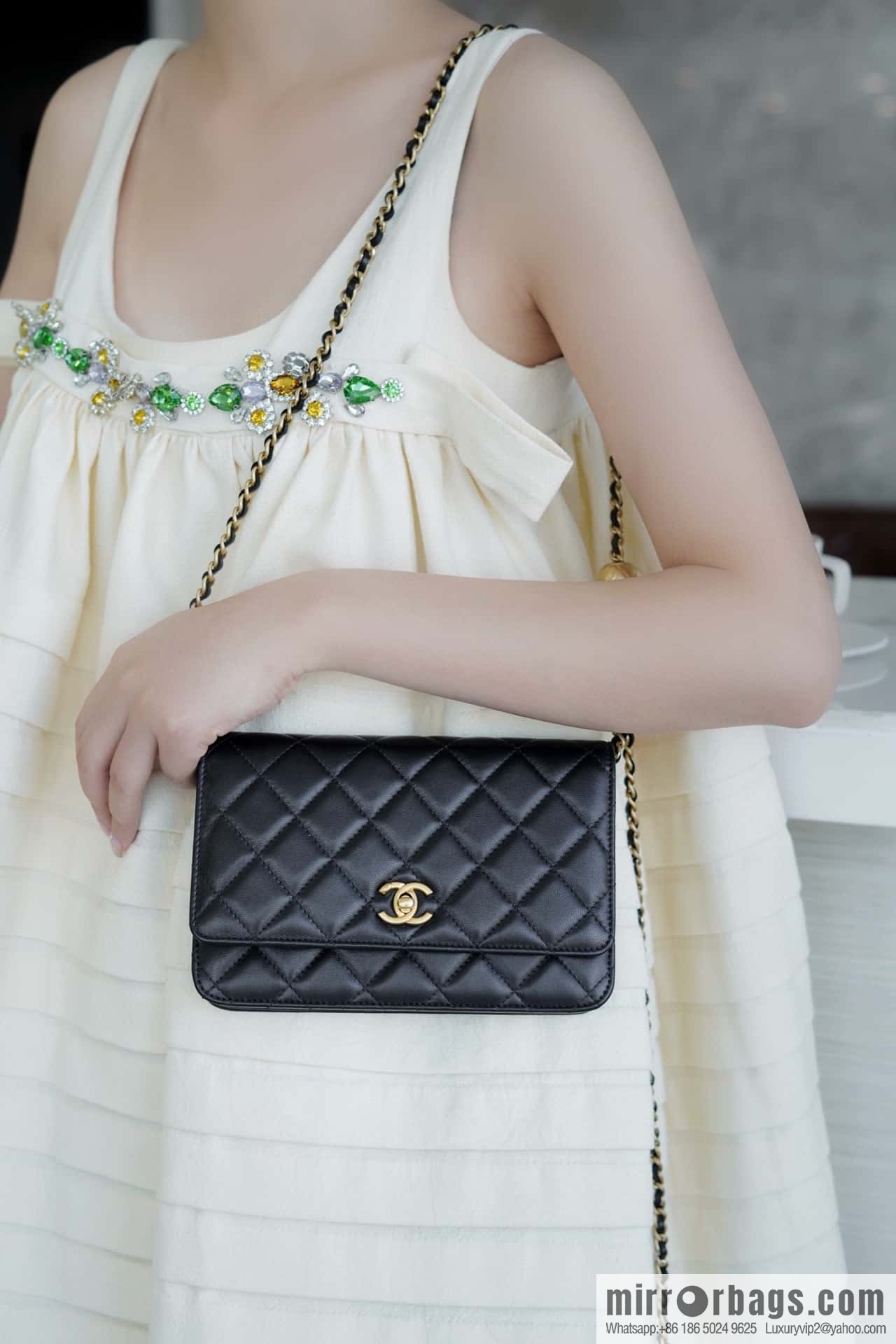 CHANEL π
Metal Ball Black AP1450