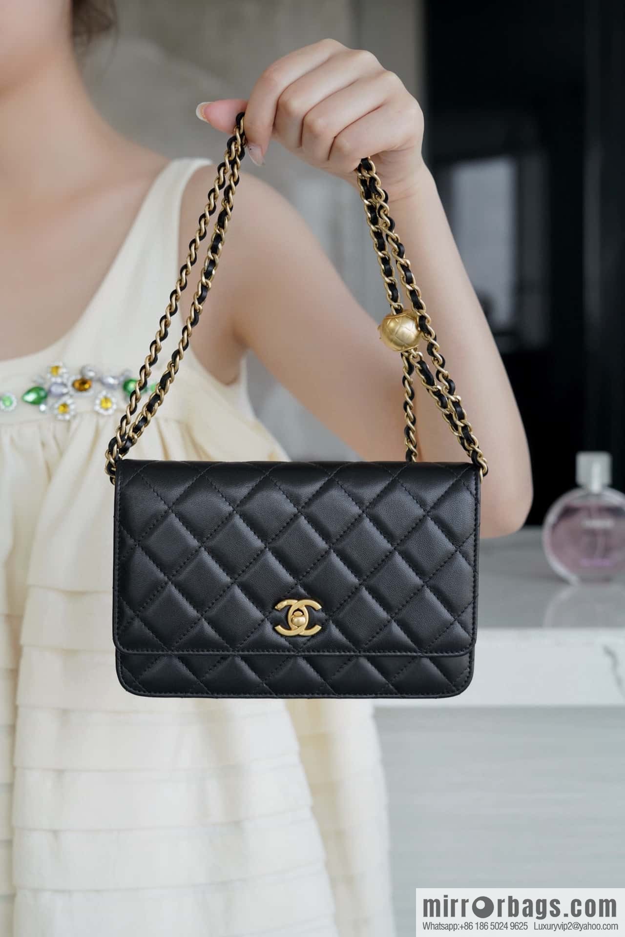 CHANEL π
Metal Ball Black AP1450