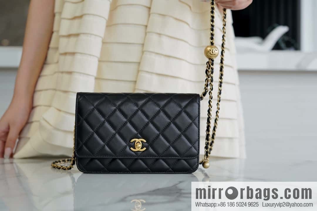 CHANEL π
Metal Ball Black AP1450
