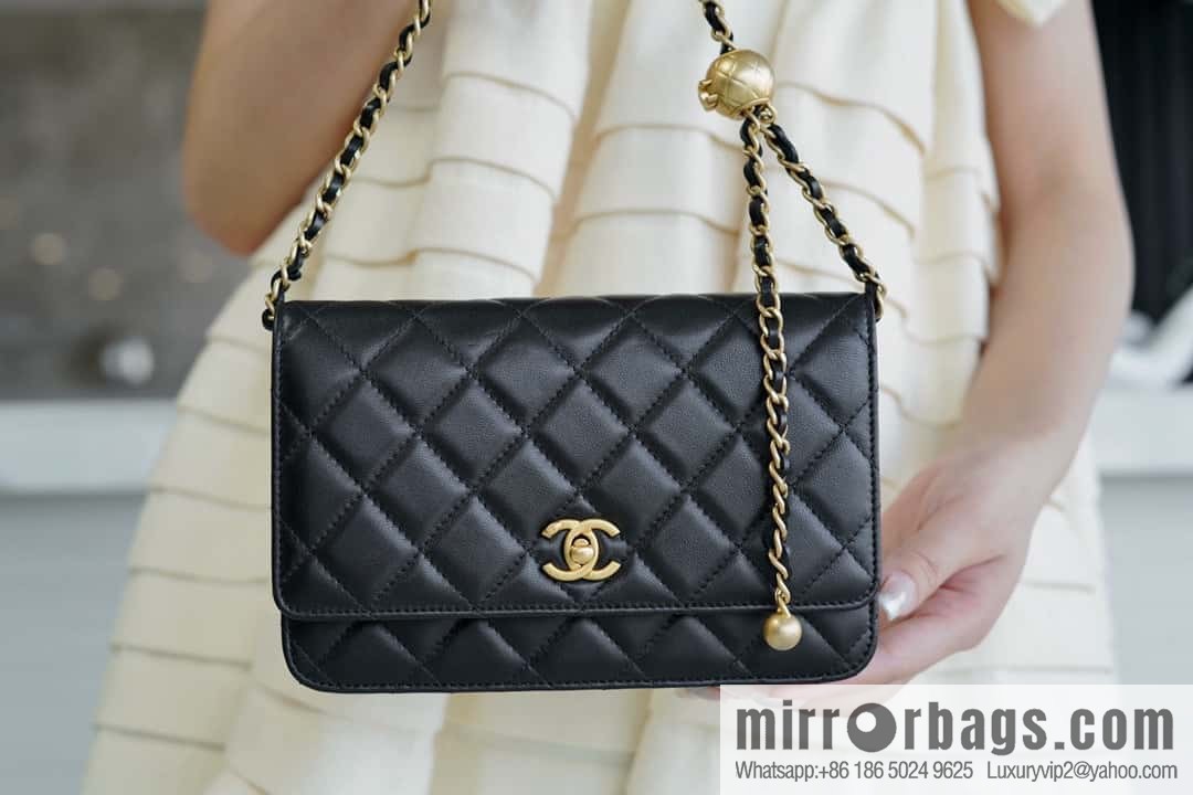 CHANEL π
Metal Ball Black AP1450
