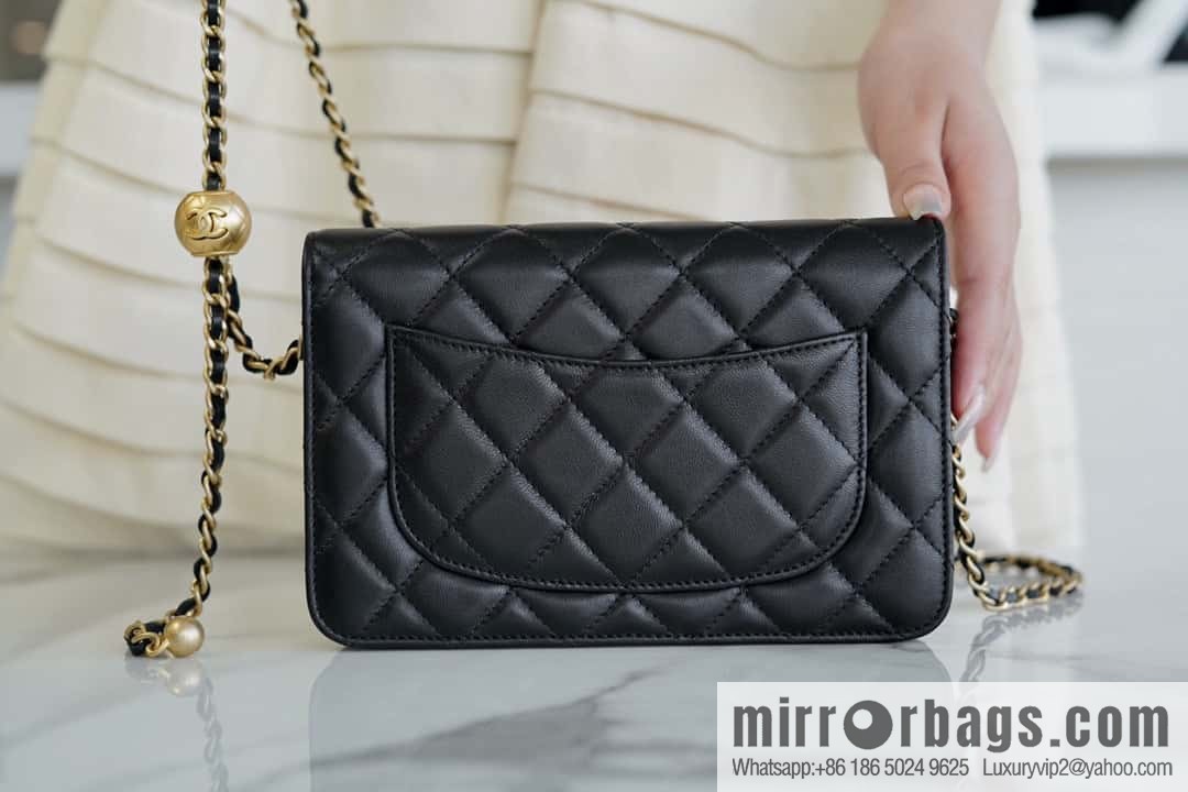 CHANEL π
Metal Ball Black AP1450