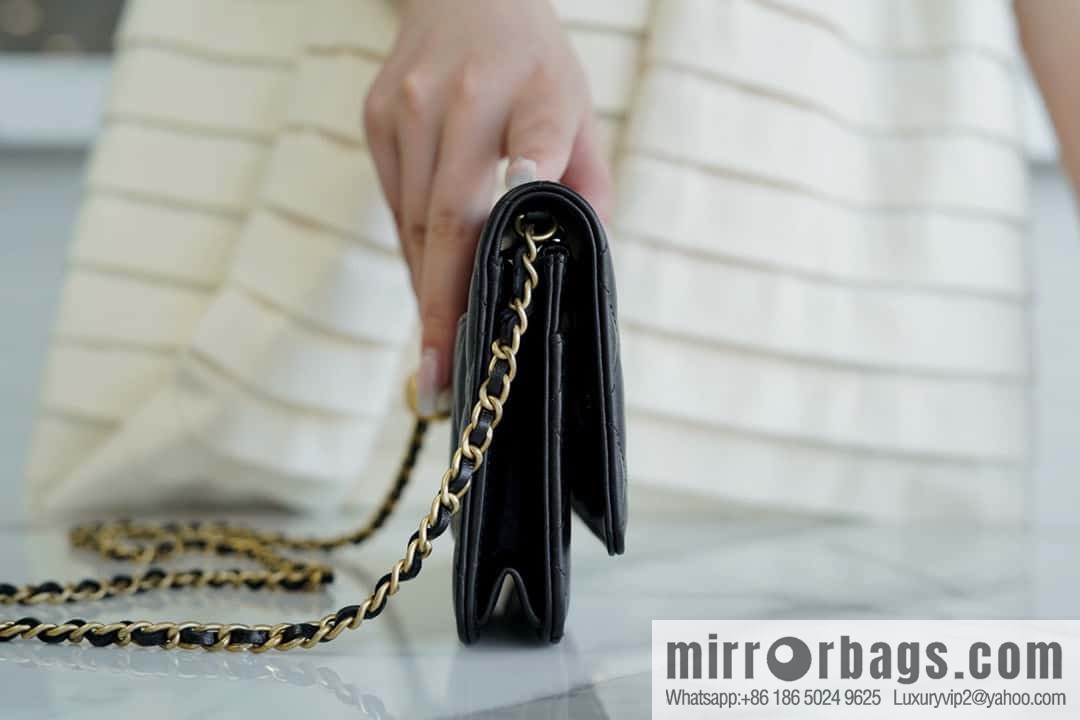 CHANEL π
Metal Ball Black AP1450