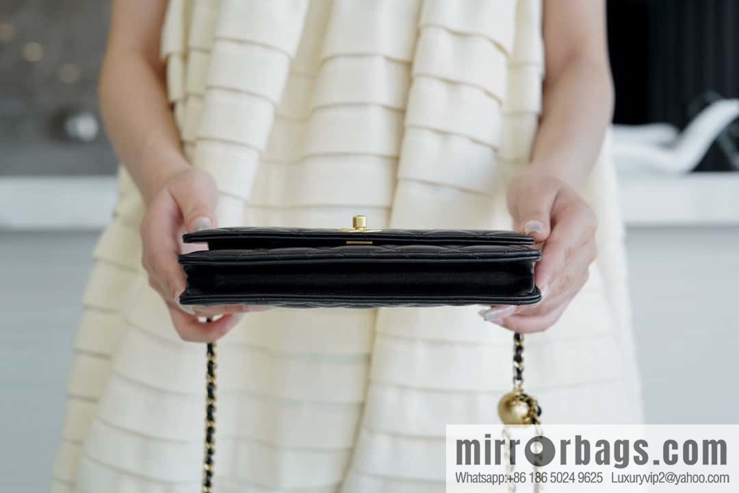 CHANEL π
Metal Ball Black AP1450