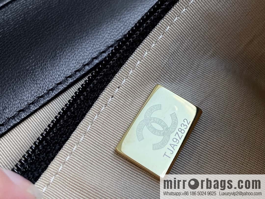 CHANEL π
Metal Ball Black AP1450