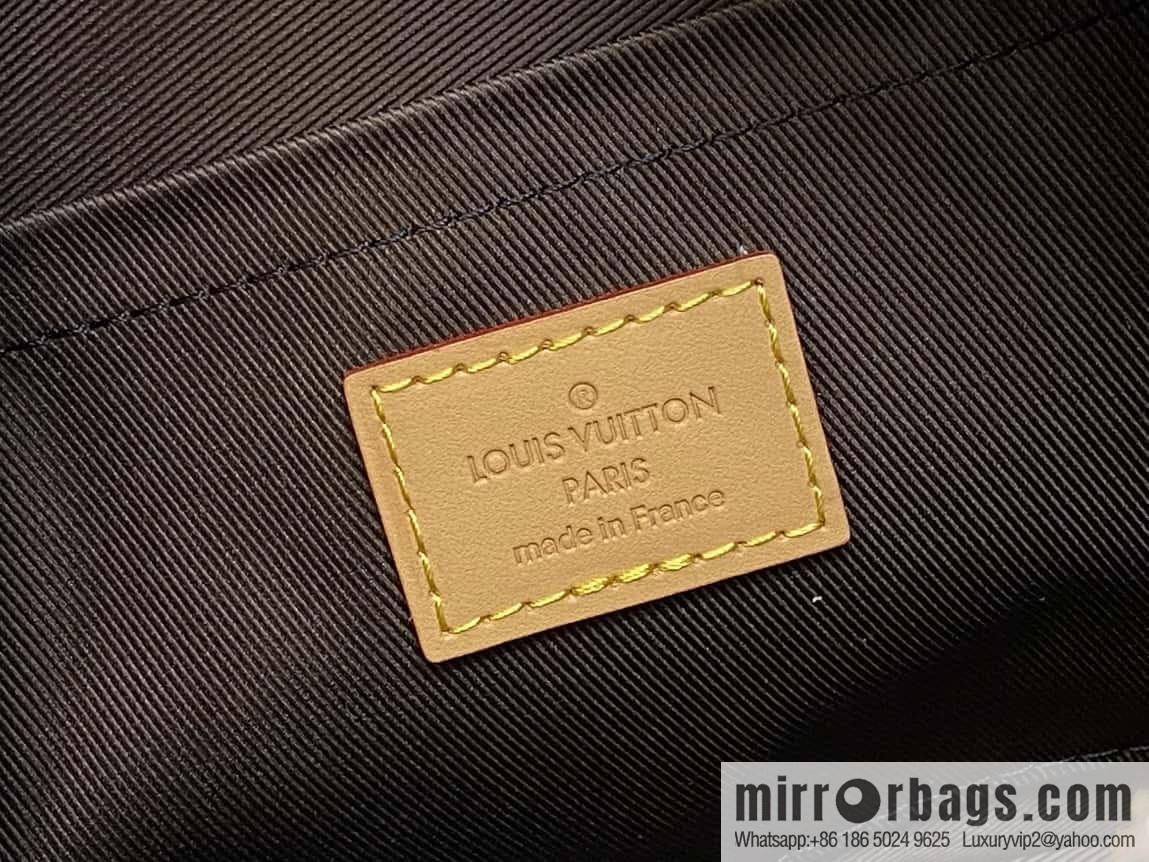 [Original single boutique] M24820 brown color, variable code chip version, men's bag messenger bag series Envelope messenger bag