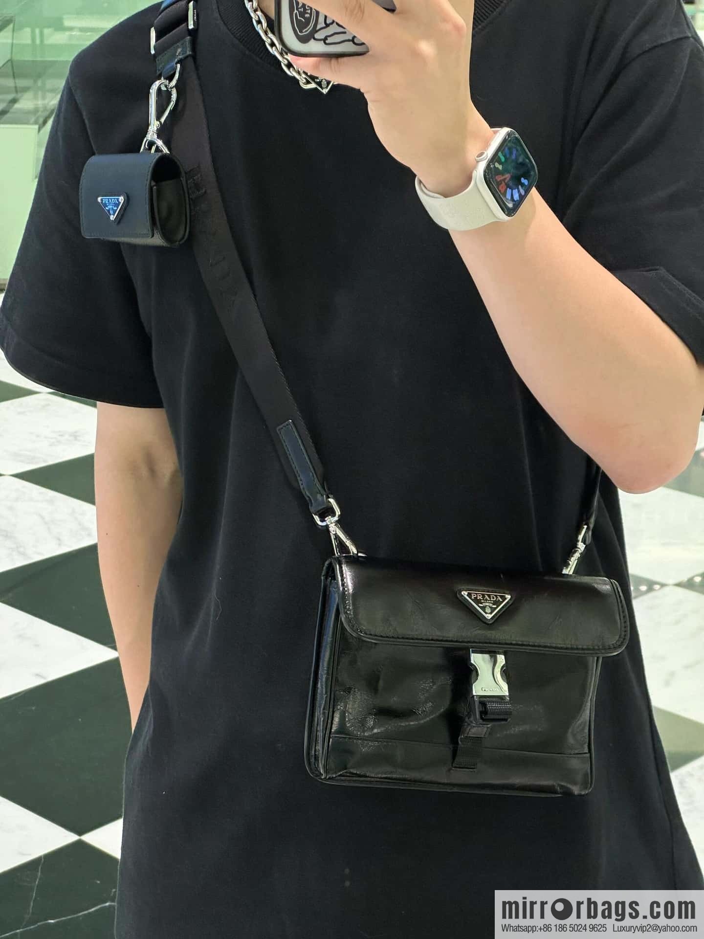 PRADA 🎉 oil wax leather small mail carrier bag 🎉 2ZH108 mobile phone bag