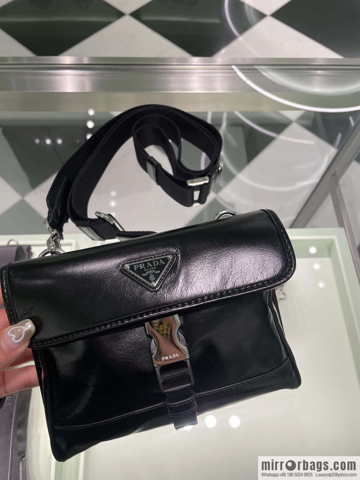 PRADA 🎉 oil wax leather small mail carrier bag 🎉 2ZH108 mobile phone bag