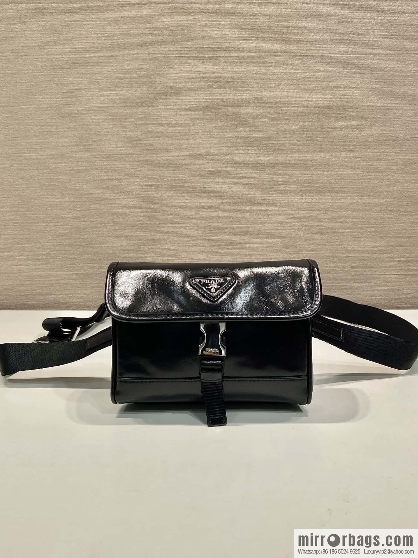 PRADA 🎉 oil wax leather small mail carrier bag 🎉 2ZH108 mobile phone bag