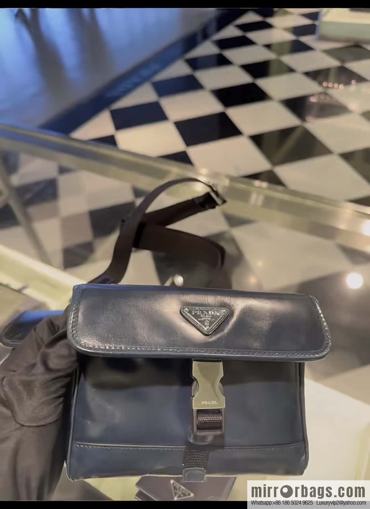 PRADA 🎉 oil wax leather small mail carrier bag 🎉 2ZH108 mobile phone bag