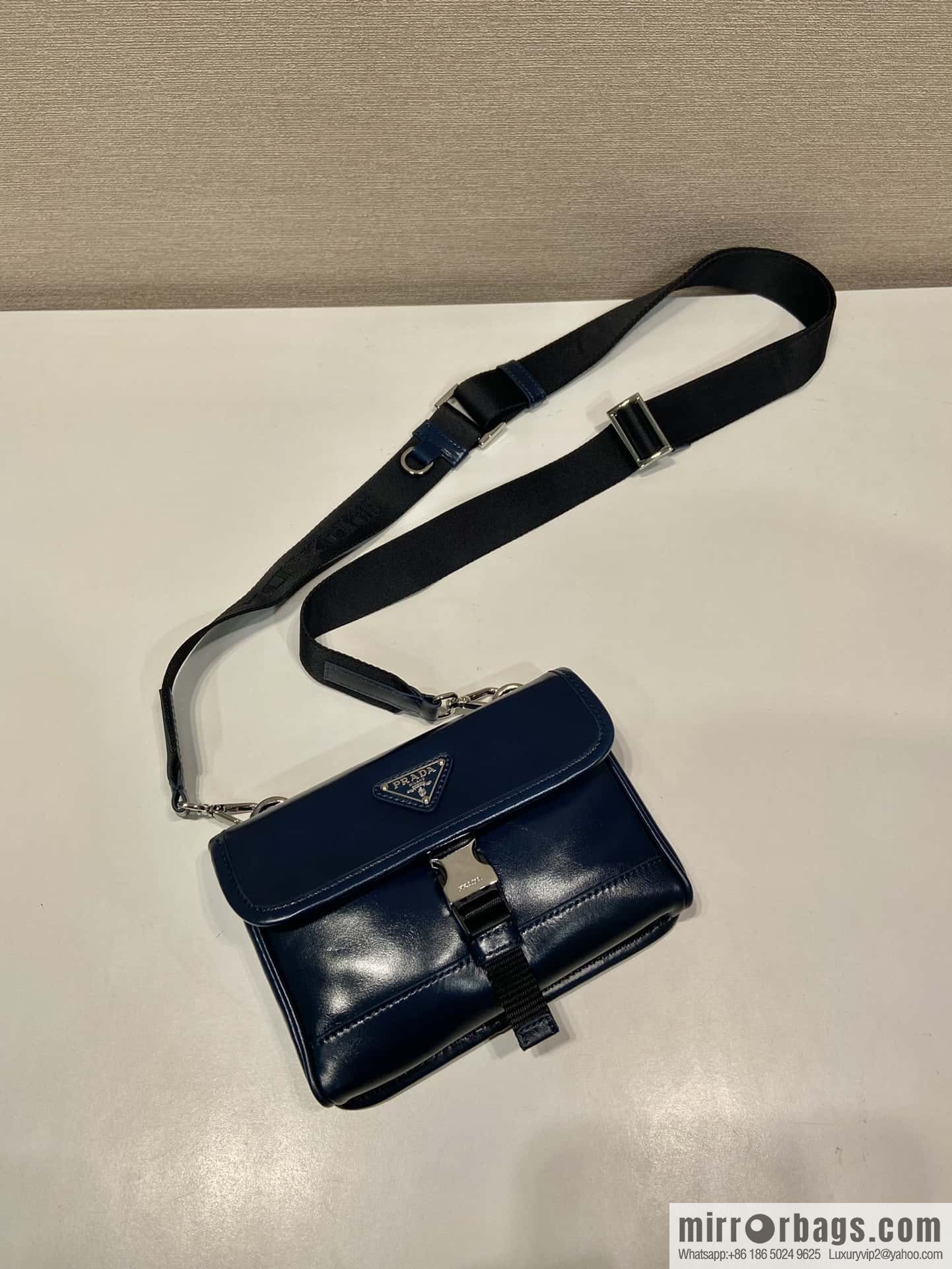 PRADA 🎉 oil wax leather small mail carrier bag 🎉 2ZH108 mobile phone bag