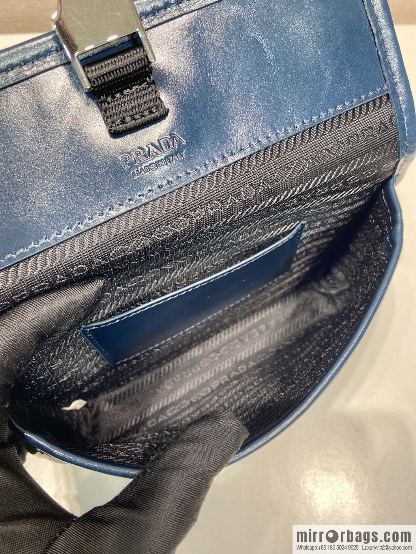 PRADA 🎉 oil wax leather small mail carrier bag 🎉 2ZH108 mobile phone bag